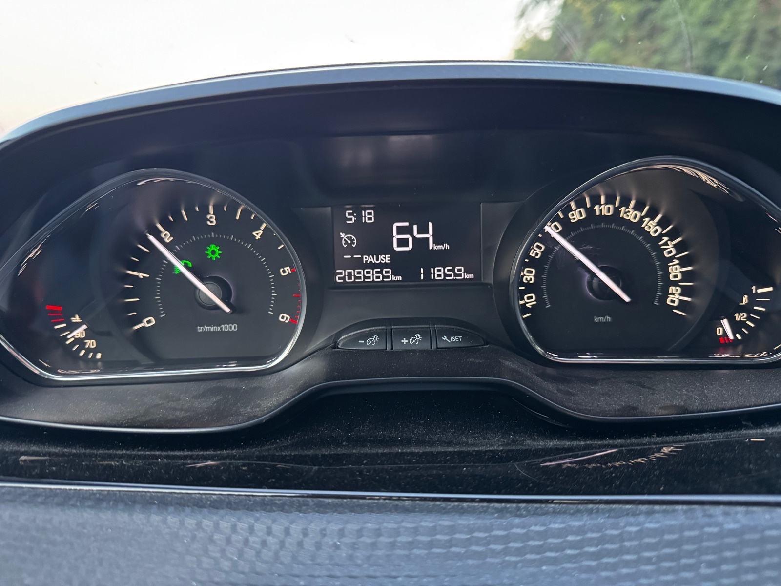 Peugeot 2008 1,4 HDi Hrvatski auto kupac ne plaća prijenos, fotografija 14