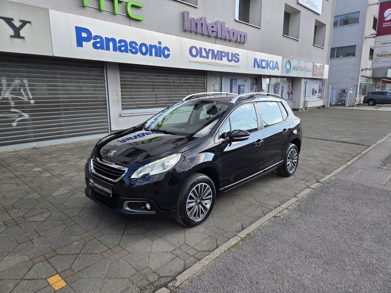 PEUGEOT 2008 1,4 HDi-1 VL-PANORAMSKI KROV-LED SVJETLA-PARKING SENZORI, fotografija 3