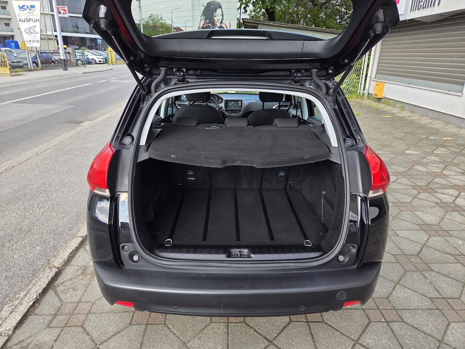 PEUGEOT 2008 1,4 HDi-1 VL-PANORAMSKI KROV-LED SVJETLA-PARKING SENZORI, fotografija 9