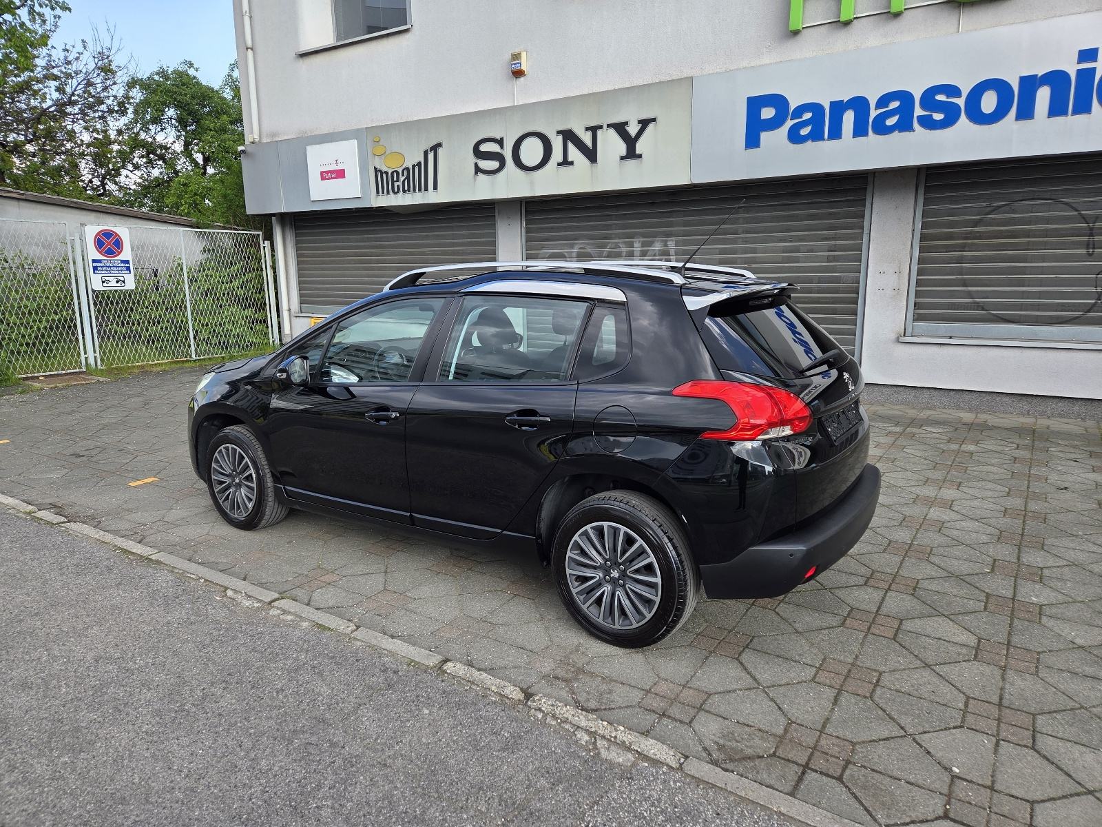 PEUGEOT 2008 1,4 HDi-1 VL-PANORAMSKI KROV-LED SVJETLA-PARKING SENZORI, fotografija 10