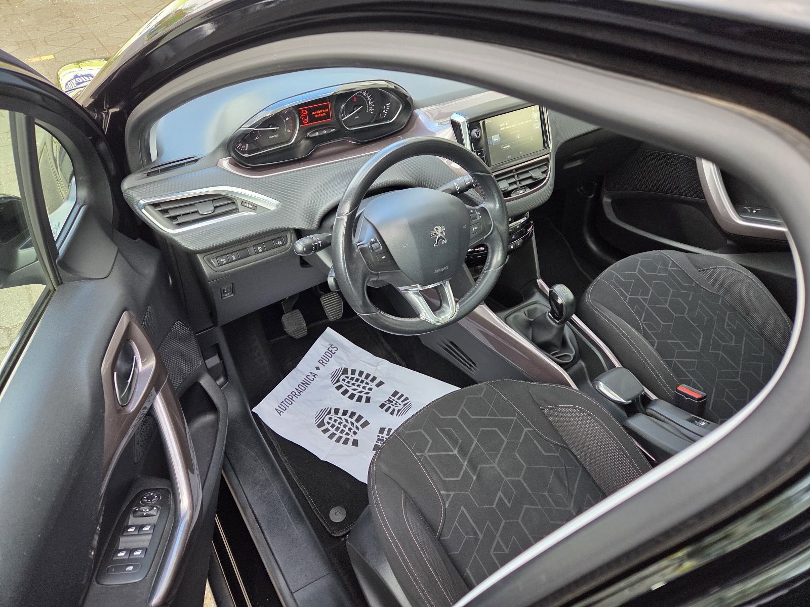 PEUGEOT 2008 1,4 HDi-1 VL-PANORAMSKI KROV-LED SVJETLA-PARKING SENZORI, fotografija 12