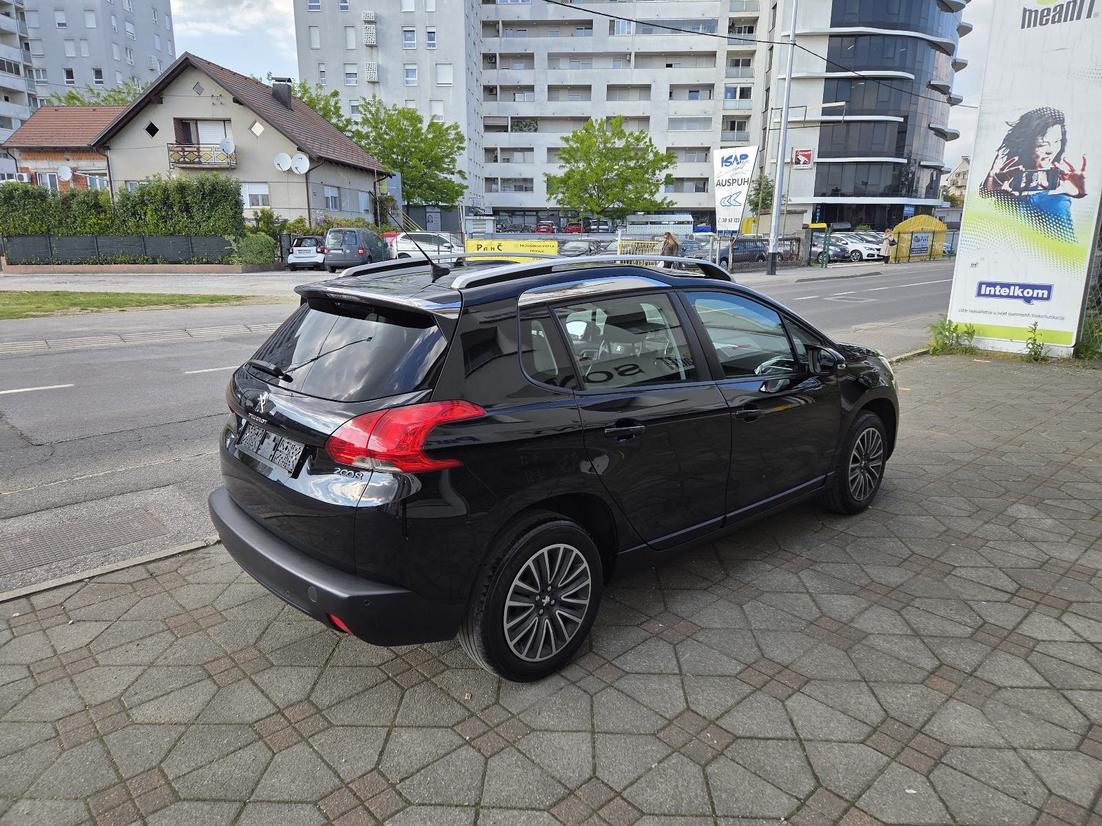 PEUGEOT 2008 1,4 HDi-1 VL-PANORAMSKI KROV-LED SVJETLA-PARKING SENZORI, fotografija 7