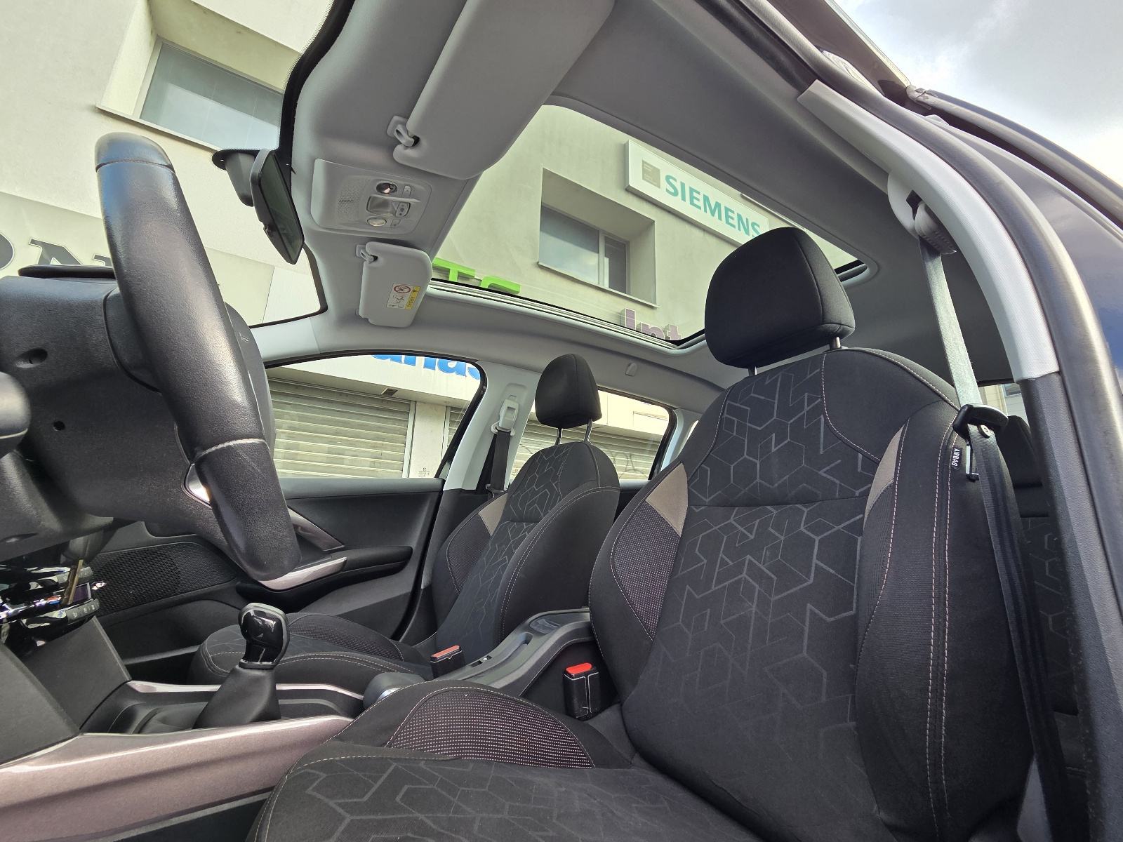 PEUGEOT 2008 1,4 HDi-1 VL-PANORAMSKI KROV-LED SVJETLA-PARKING SENZORI, fotografija 13