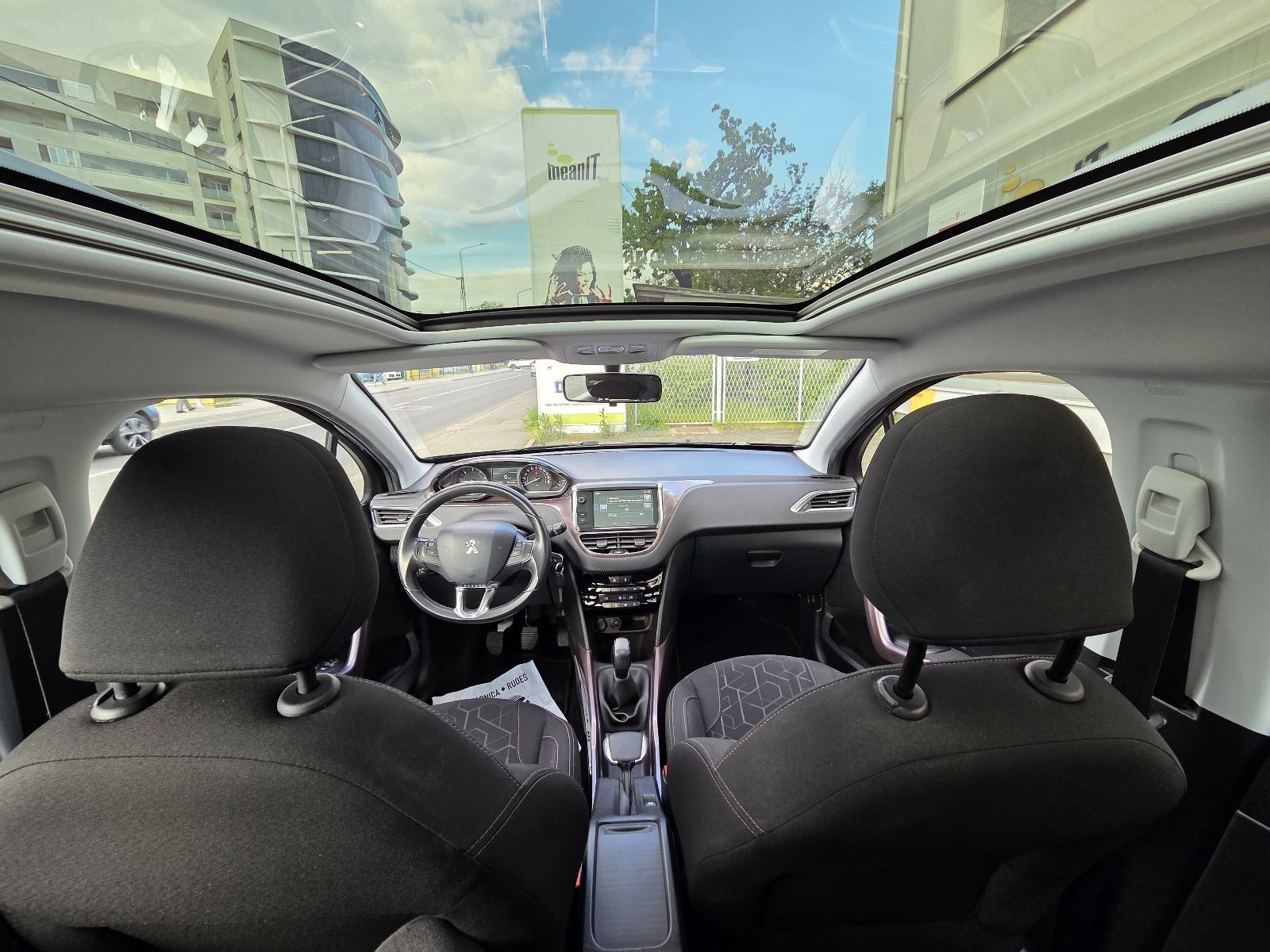 PEUGEOT 2008 1,4 HDi-1 VL-PANORAMSKI KROV-LED SVJETLA-PARKING SENZORI, fotografija 14