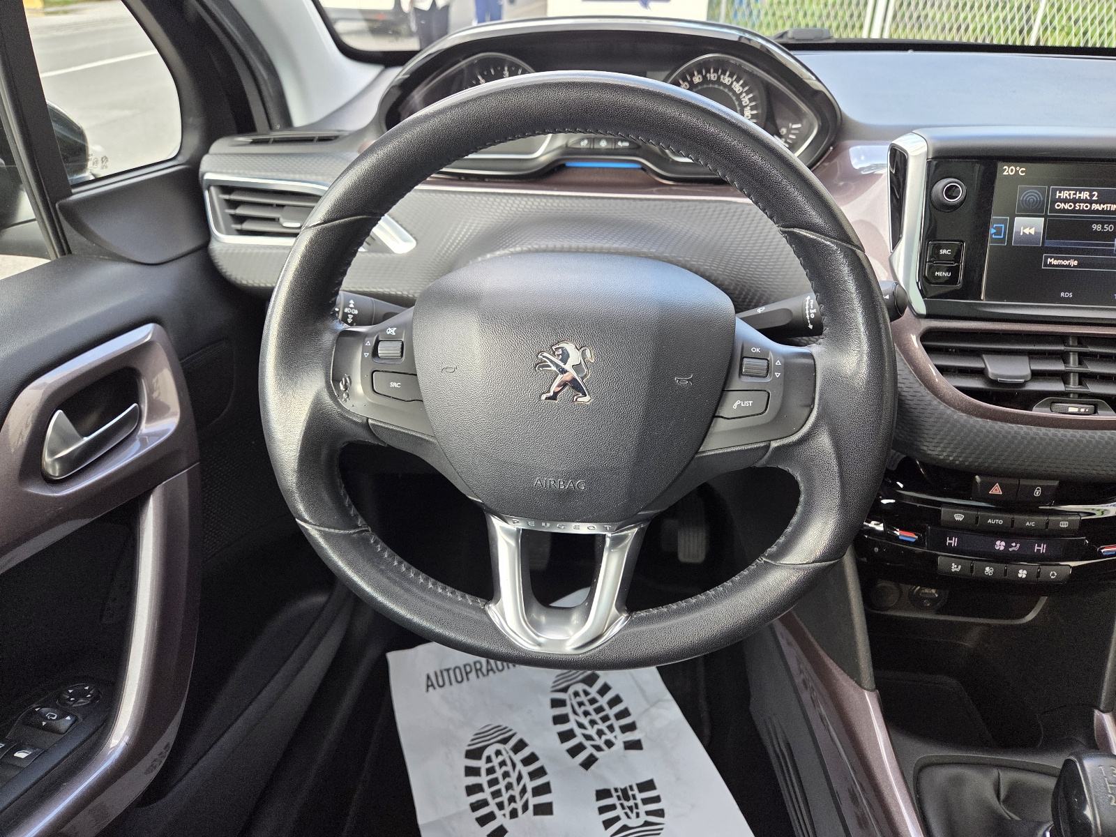 PEUGEOT 2008 1,4 HDi-1 VL-PANORAMSKI KROV-LED SVJETLA-PARKING SENZORI, fotografija 16
