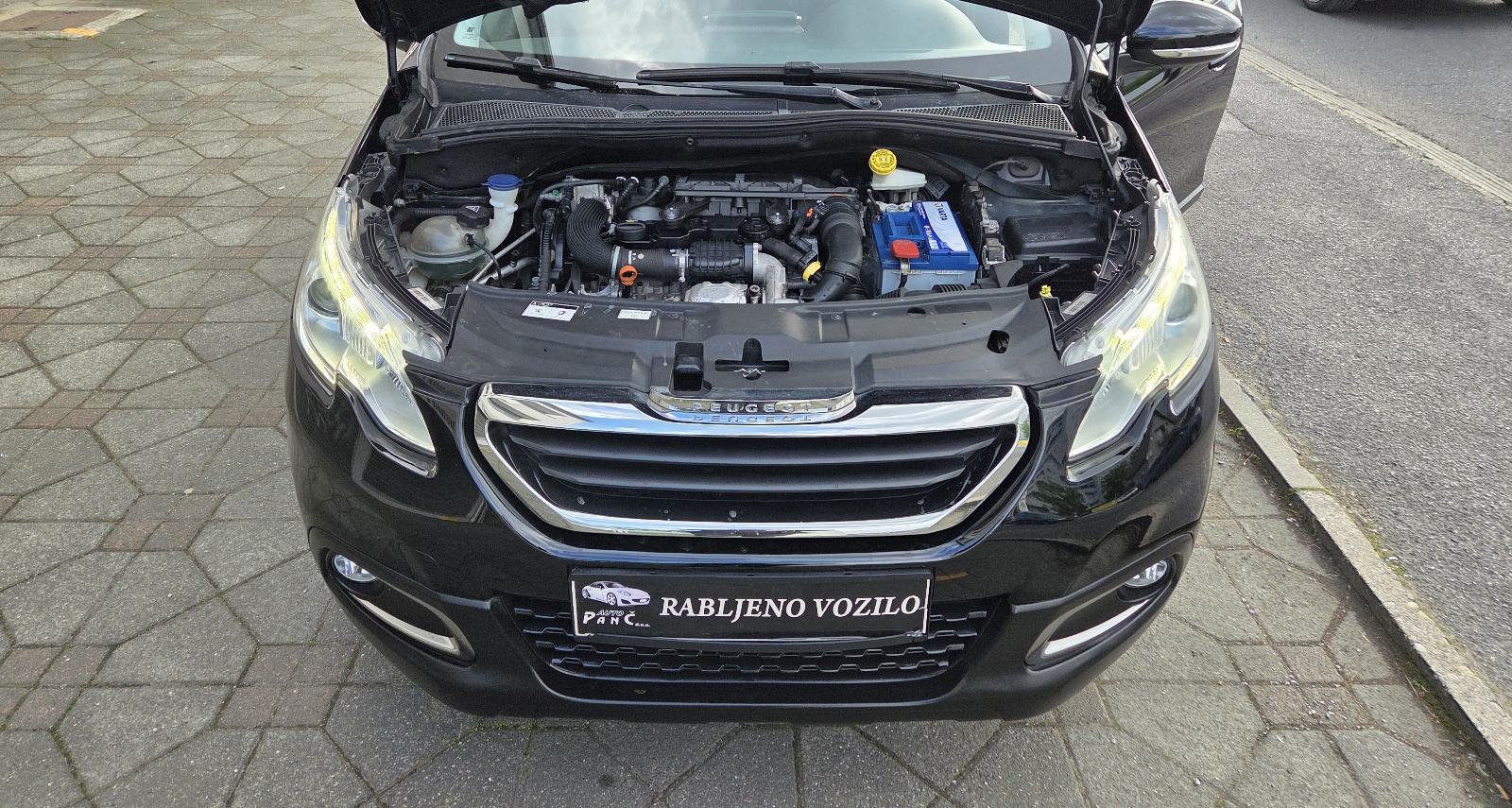 PEUGEOT 2008 1,4 HDi-1 VL-PANORAMSKI KROV-LED SVJETLA-PARKING SENZORI, fotografija 11