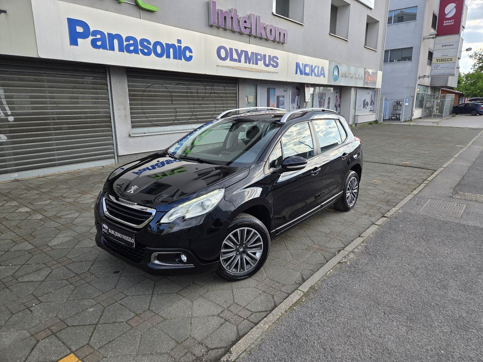 PEUGEOT 2008 1,4 HDi-1 VL-PANORAMSKI KROV-LED SVJETLA-PARKING SENZORI, fotografija 2