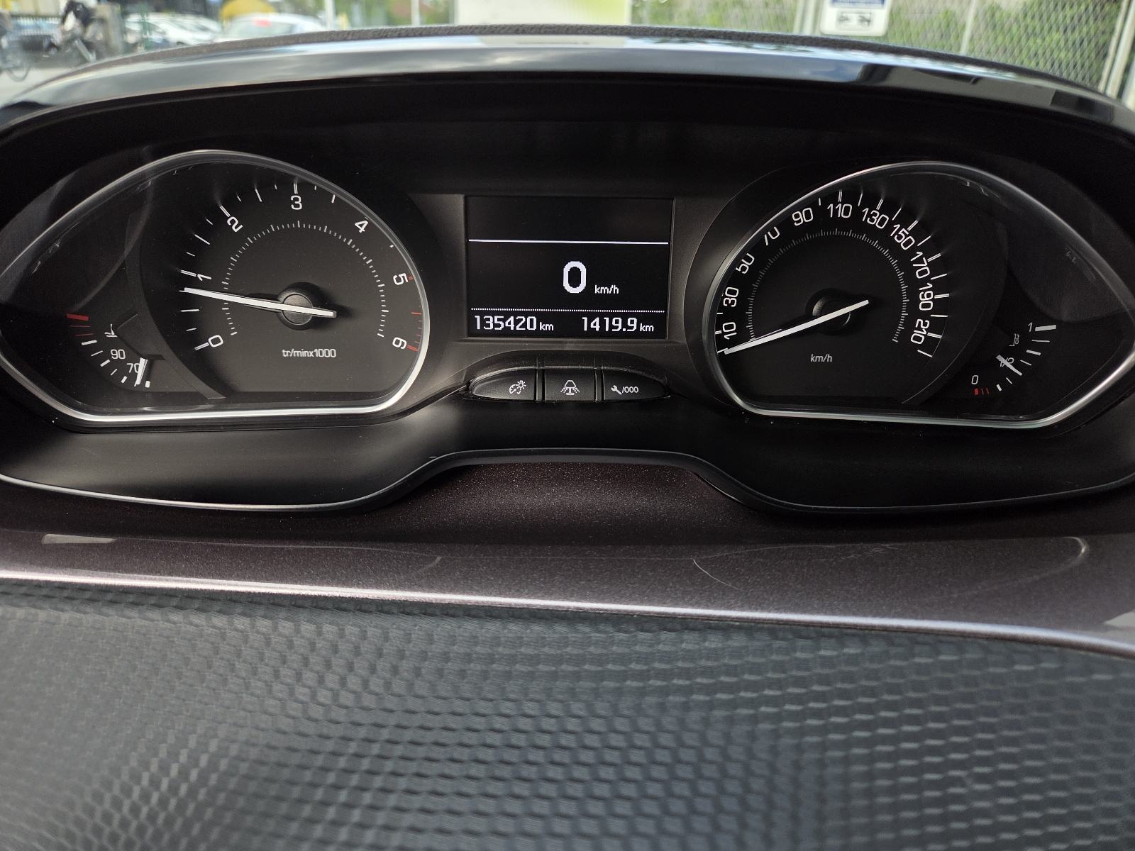 PEUGEOT 2008 1,4 HDi-1 VL-PANORAMSKI KROV-LED SVJETLA-PARKING SENZORI, fotografija 18