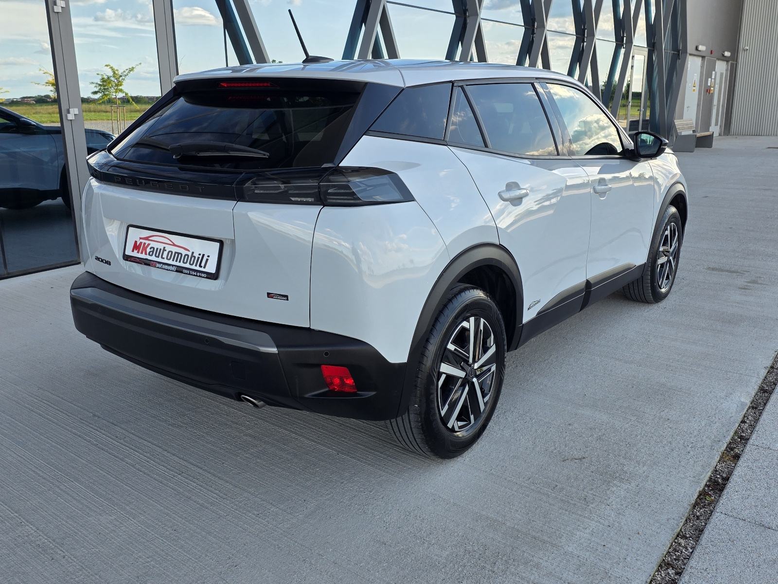 Peugeot 2008 1,5 AUTOMATIK,FUL LED,20 T.K.M,REG.GODINU DANA, fotografija 6