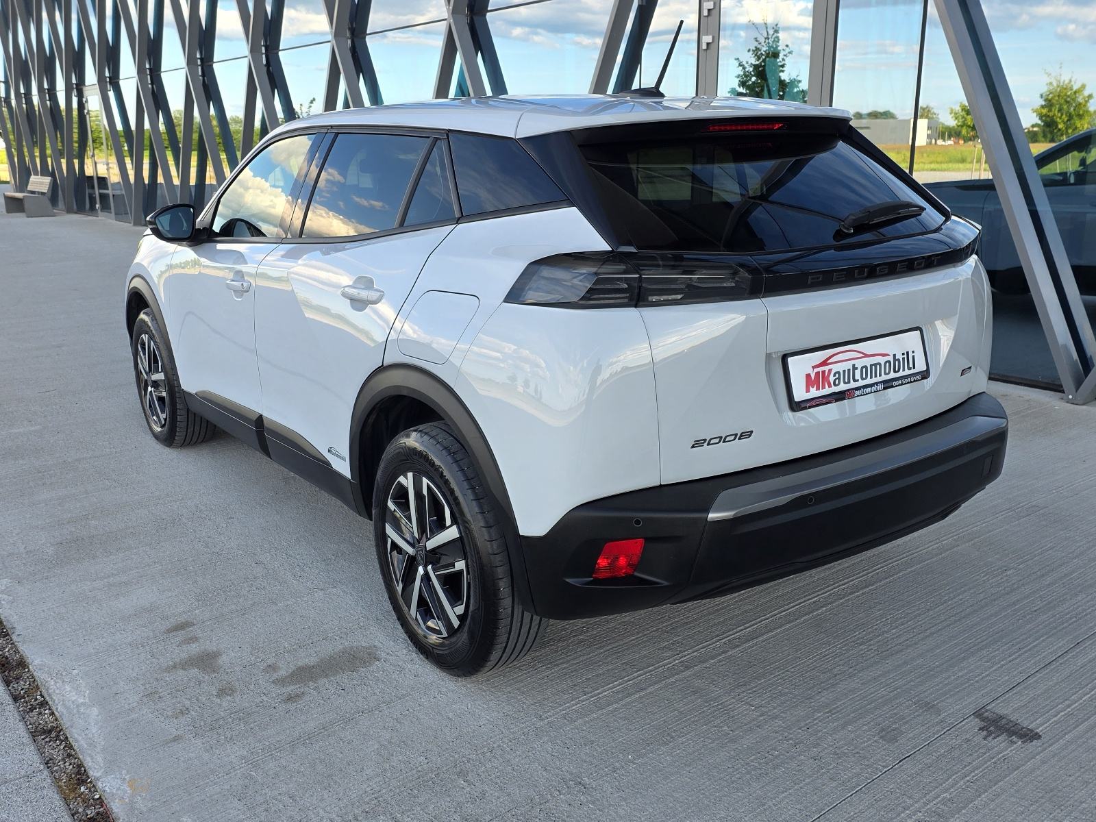 Peugeot 2008 1,5 AUTOMATIK,FUL LED,20 T.K.M,REG.GODINU DANA, fotografija 4