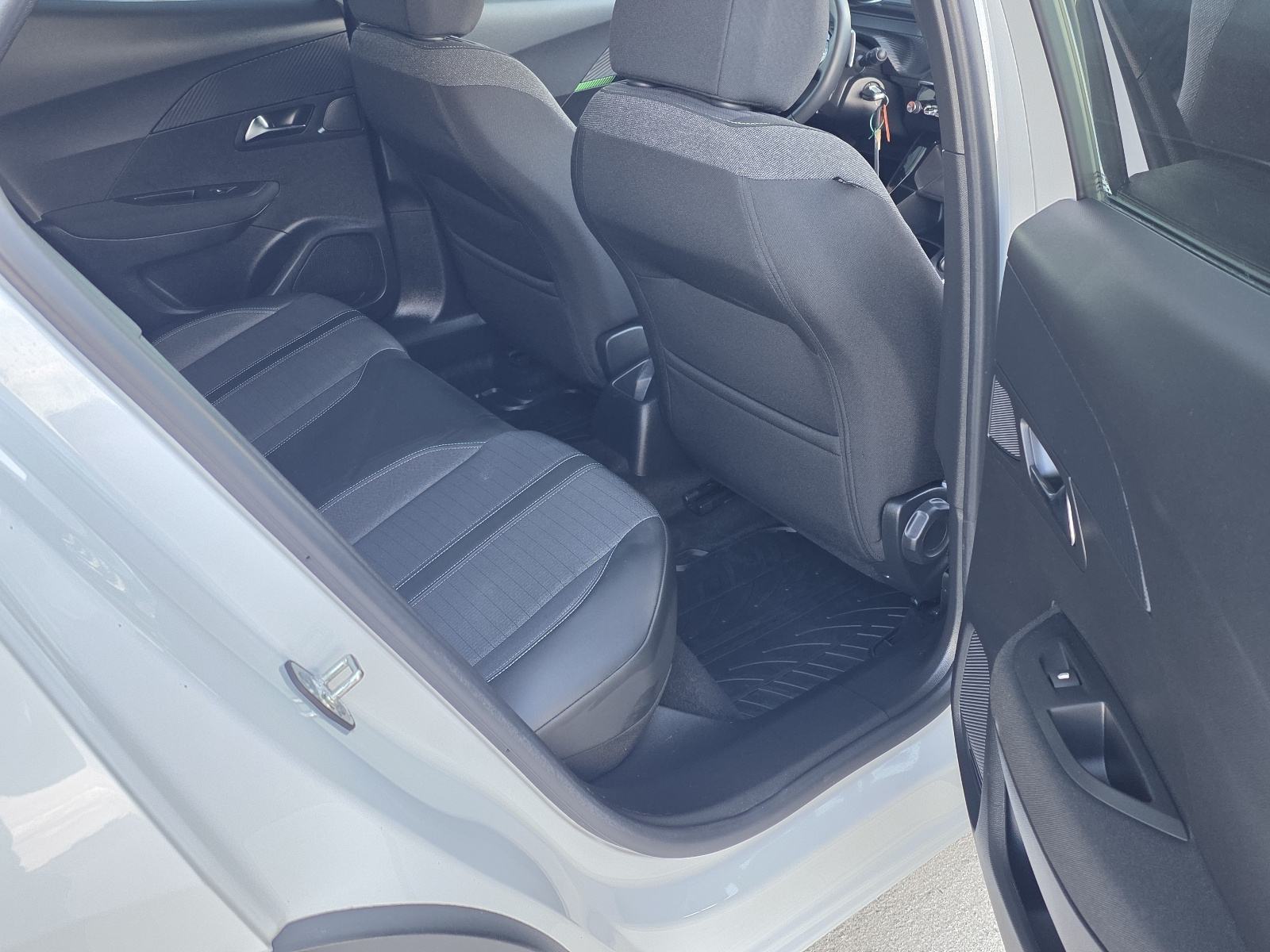 Peugeot 2008 1,5 AUTOMATIK,FUL LED,20 T.K.M,REG.GODINU DANA, fotografija 10