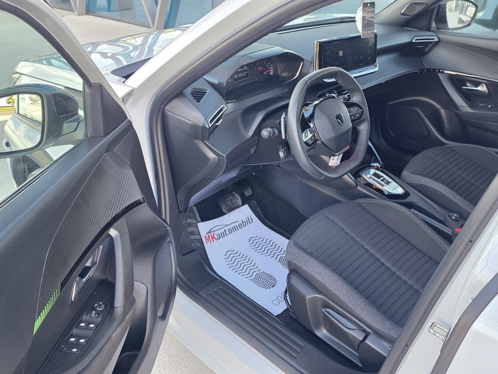 Peugeot 2008 1,5 AUTOMATIK,FUL LED,20 T.K.M,REG.GODINU DANA, fotografija 14