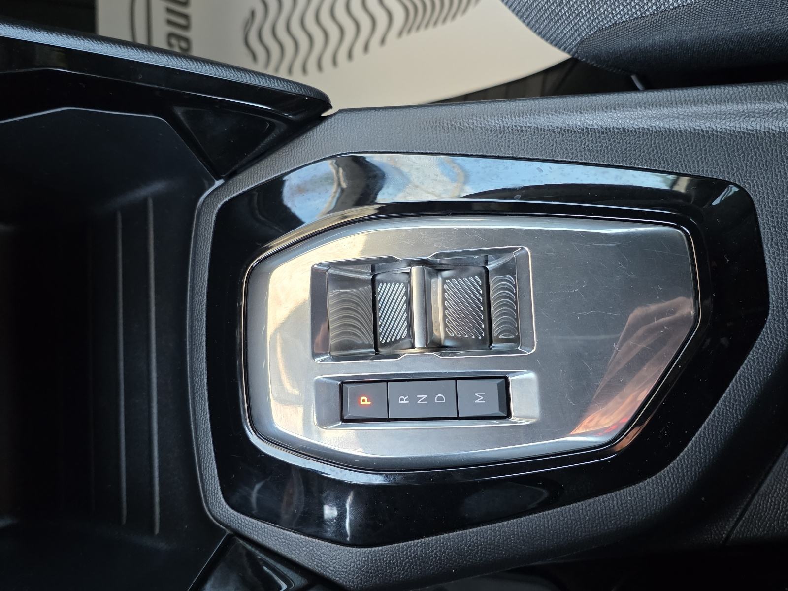 Peugeot 2008 1,5 AUTOMATIK,FUL LED,20 T.K.M,REG.GODINU DANA, fotografija 18