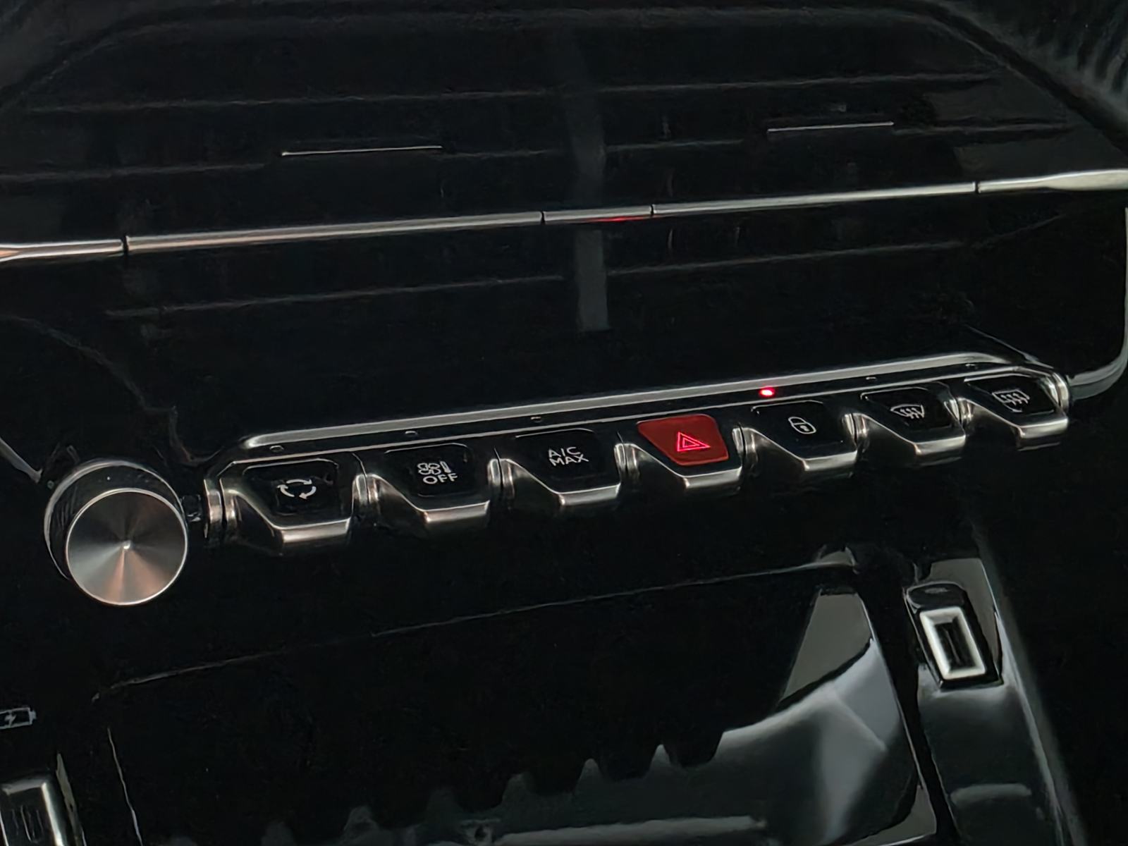 Peugeot 2008 1,5 BlueHDi 110 KS, ALLURE, KEYLESS, ALU 17, CAR VERTICAL, fotografija 17