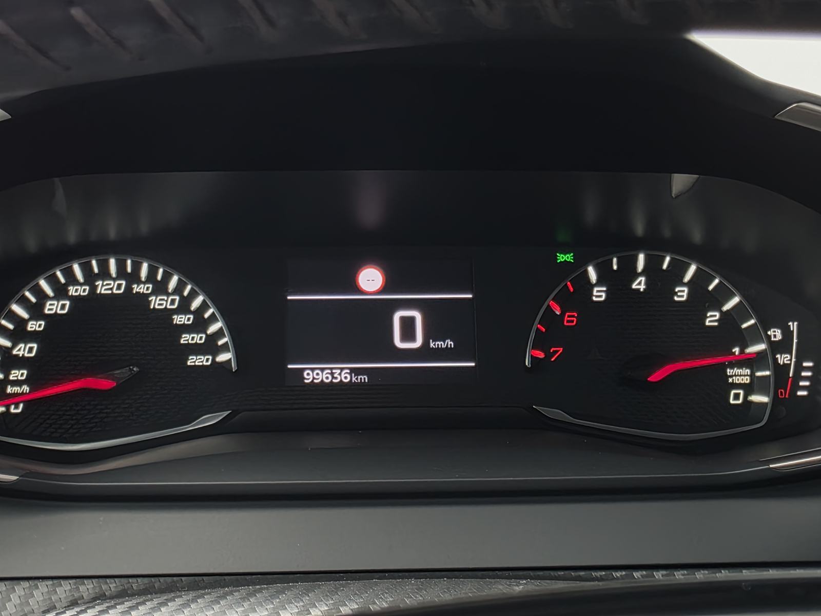 Peugeot 2008 1,5 BlueHDi 110 KS, ALLURE, KEYLESS, ALU 17, CAR VERTICAL, fotografija 13