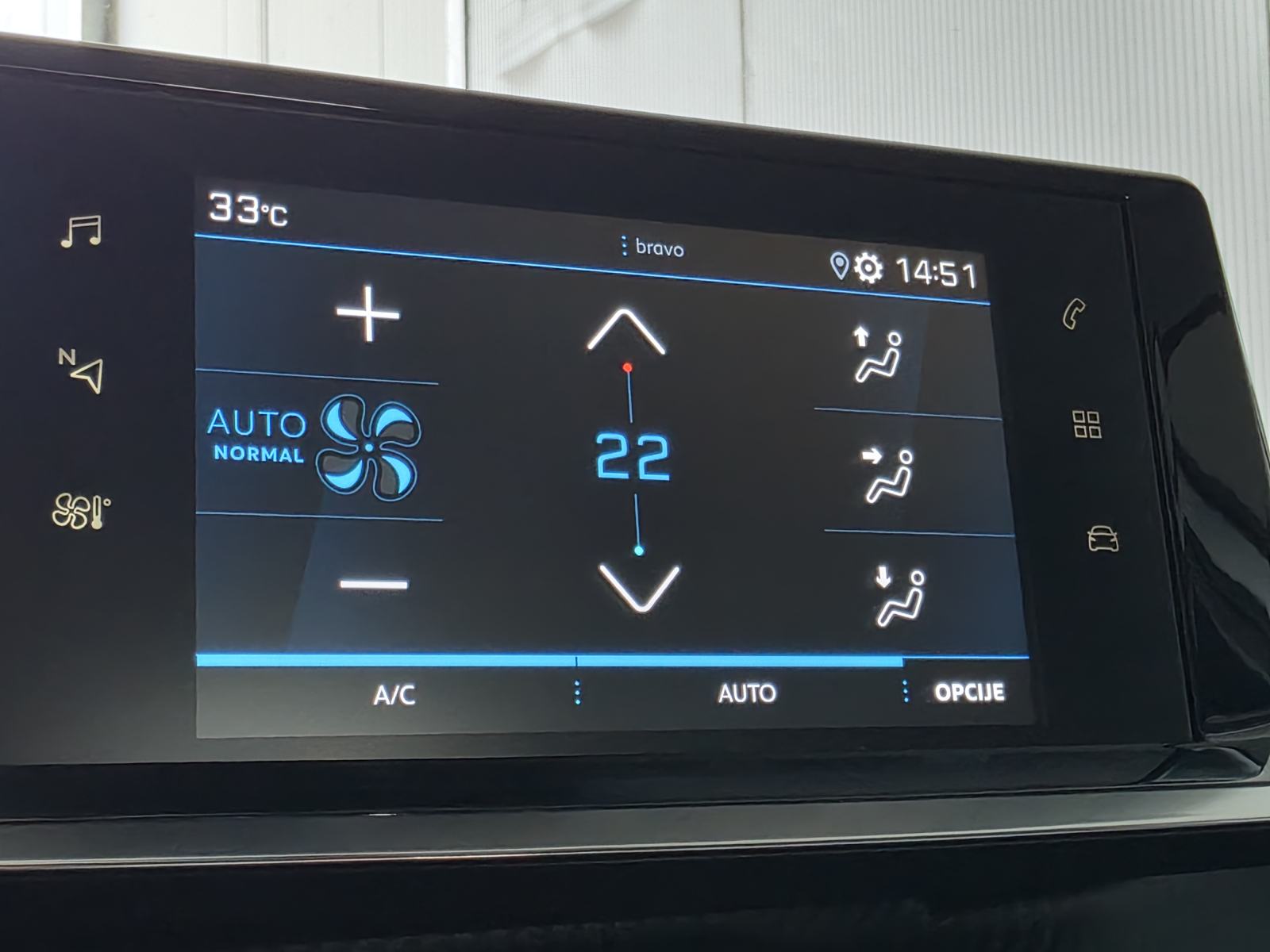Peugeot 2008 1,5 BlueHDi 110 KS, ALLURE, KEYLESS, ALU 17, CAR VERTICAL, fotografija 15