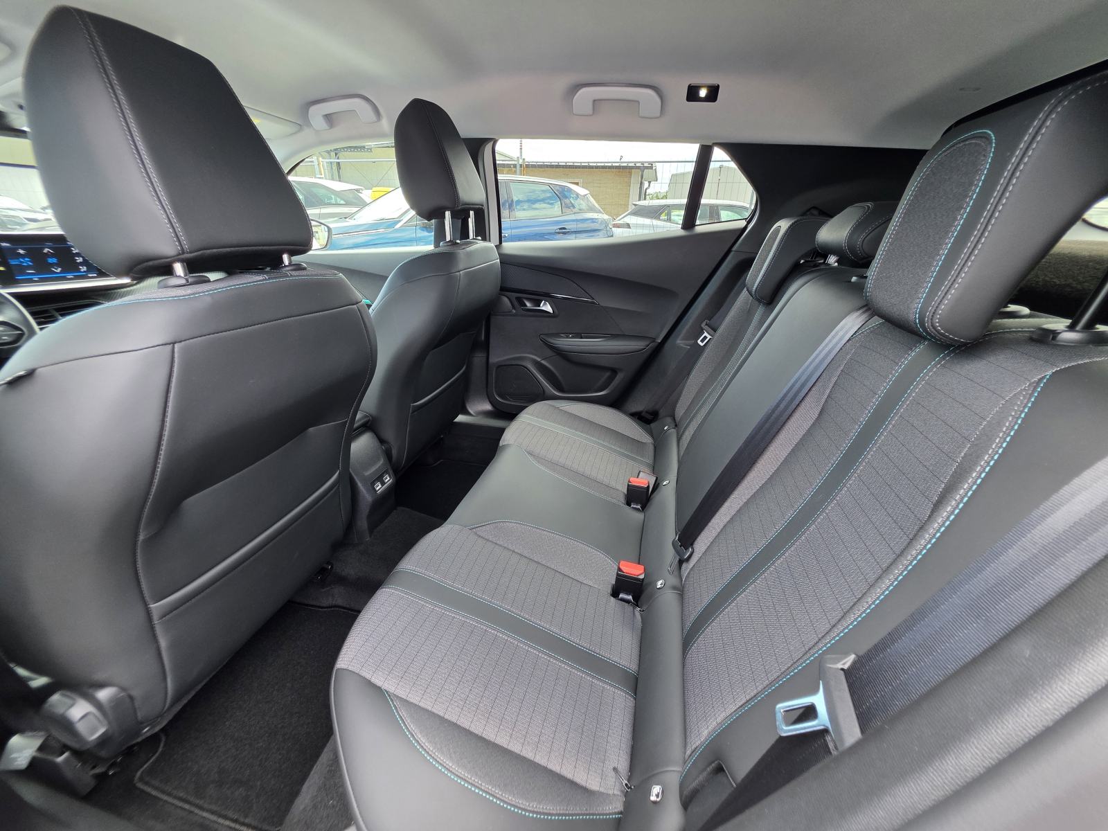 Peugeot 2008 1,5 BlueHDi 110 KS, ALLURE, KEYLESS, ALU 17, CAR VERTICAL, fotografija 9