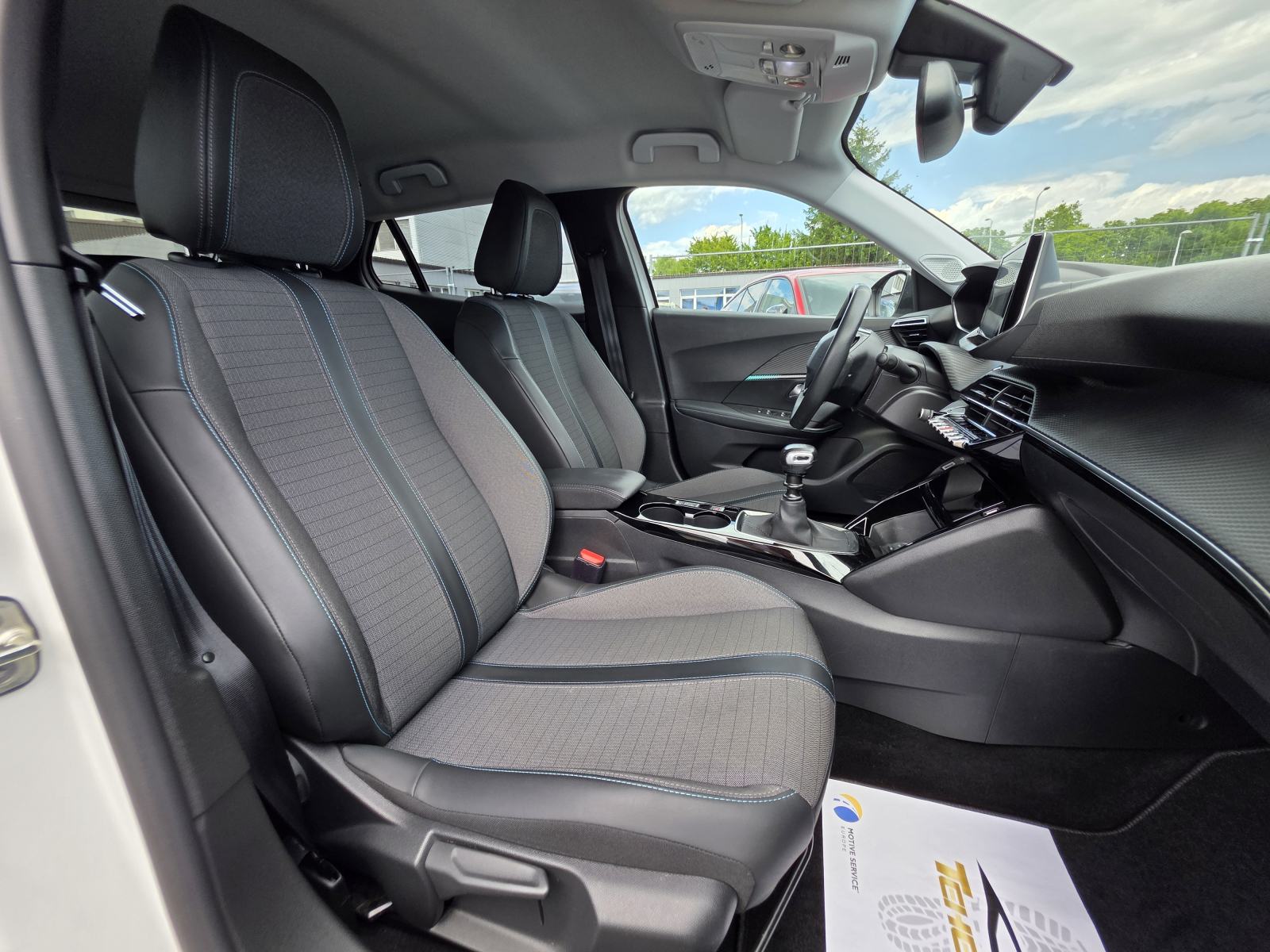 Peugeot 2008 1,5 BlueHDi 110 KS, ALLURE, KEYLESS, ALU 17, CAR VERTICAL, fotografija 11