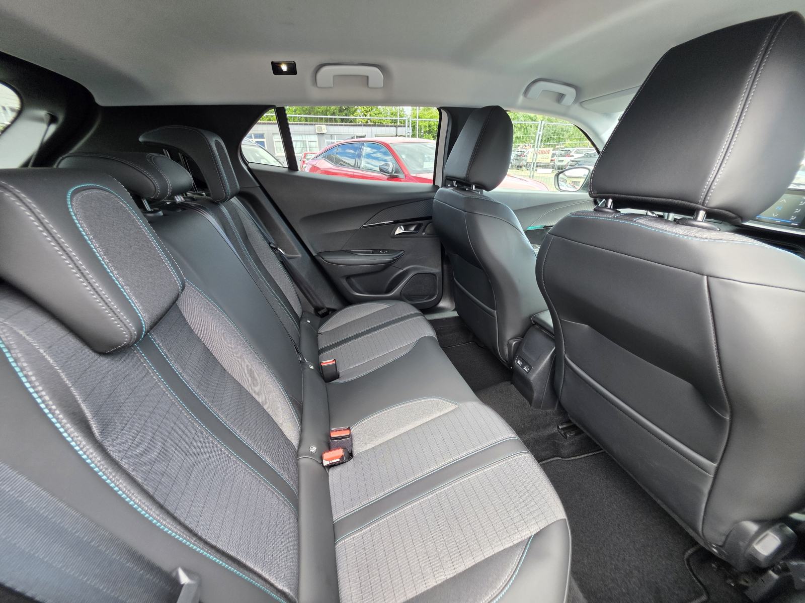 Peugeot 2008 1,5 BlueHDi 110 KS, ALLURE, KEYLESS, ALU 17, CAR VERTICAL, fotografija 10