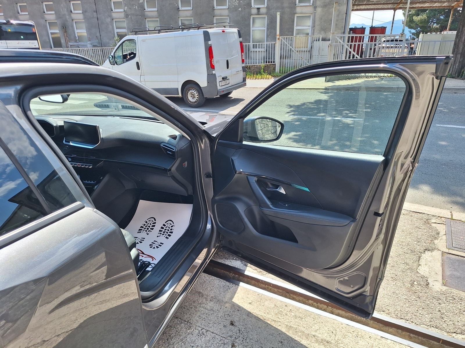 Peugeot 2008 1,5 BlueHDI 110 KS Allure(Virtaul/PARKING KAMERA‼️AKCIJA, fotografija 15