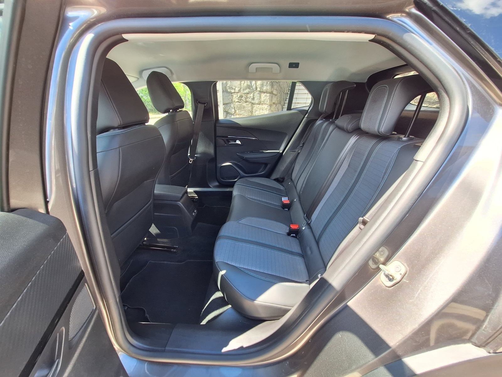 Peugeot 2008 1,5 BlueHDI 110 KS Allure(Virtaul/PARKING KAMERA‼️AKCIJA, fotografija 18