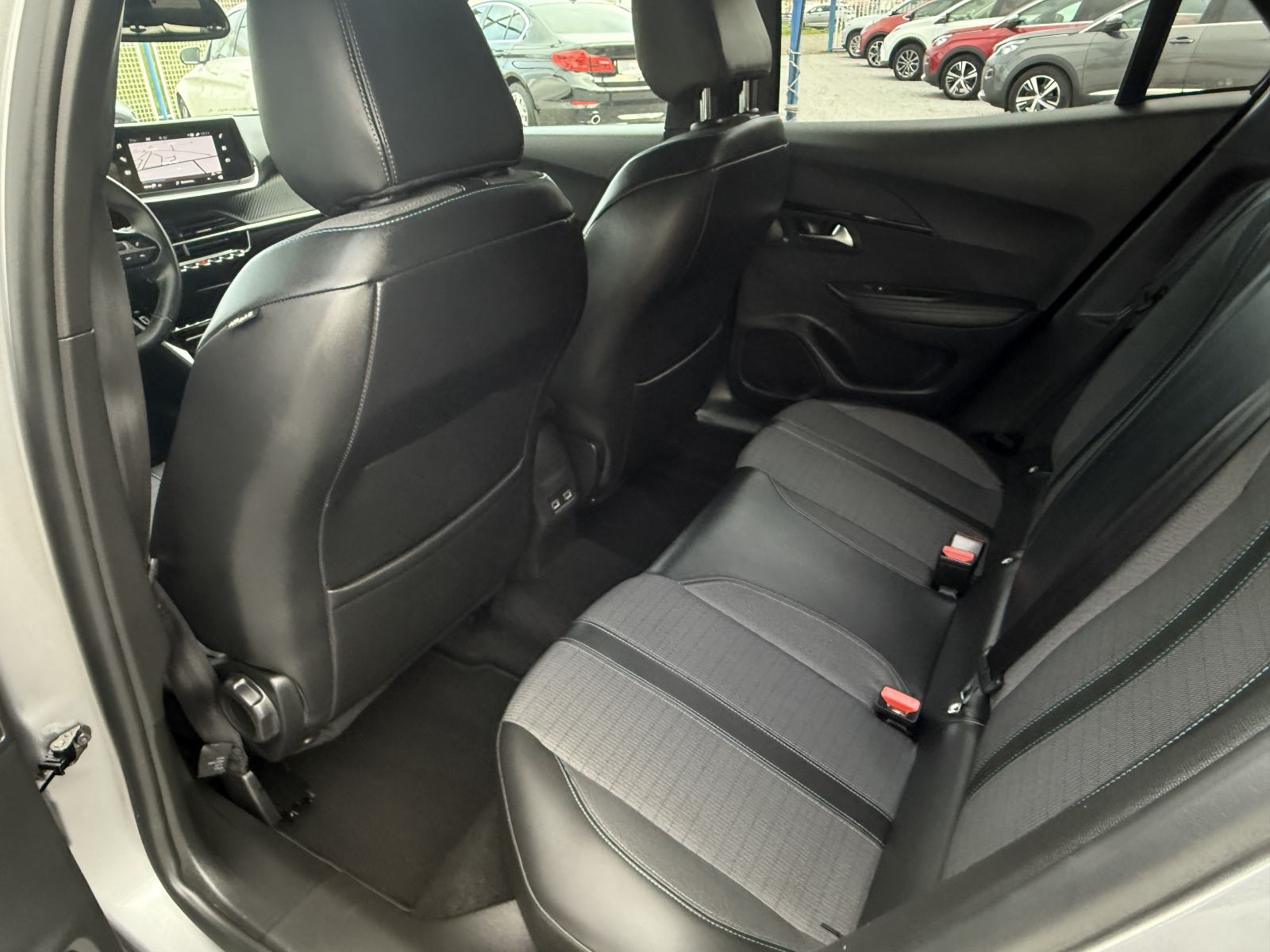 Peugeot 2008 1,5 BlueHDI 2021g. *ALLURE* Garancija 12 mjeseci*, fotografija 15