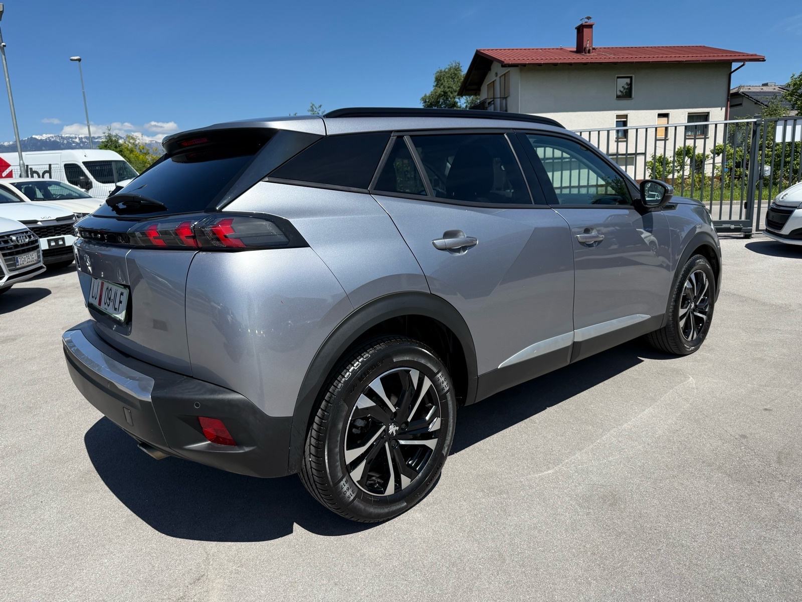 Peugeot 2008 1.5 BlueHDi Allure | 2021. | 134tkm | G1 Jamstvo | PDV, fotografija 5