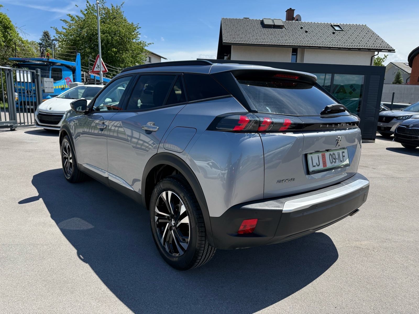 Peugeot 2008 1.5 BlueHDi Allure | 2021. | 134tkm | G1 Jamstvo | PDV, fotografija 7