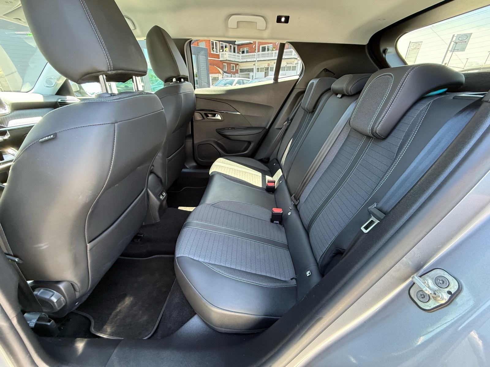Peugeot 2008 1.5 BlueHDi Allure | 2021. | 134tkm | G1 Jamstvo | PDV, fotografija 12