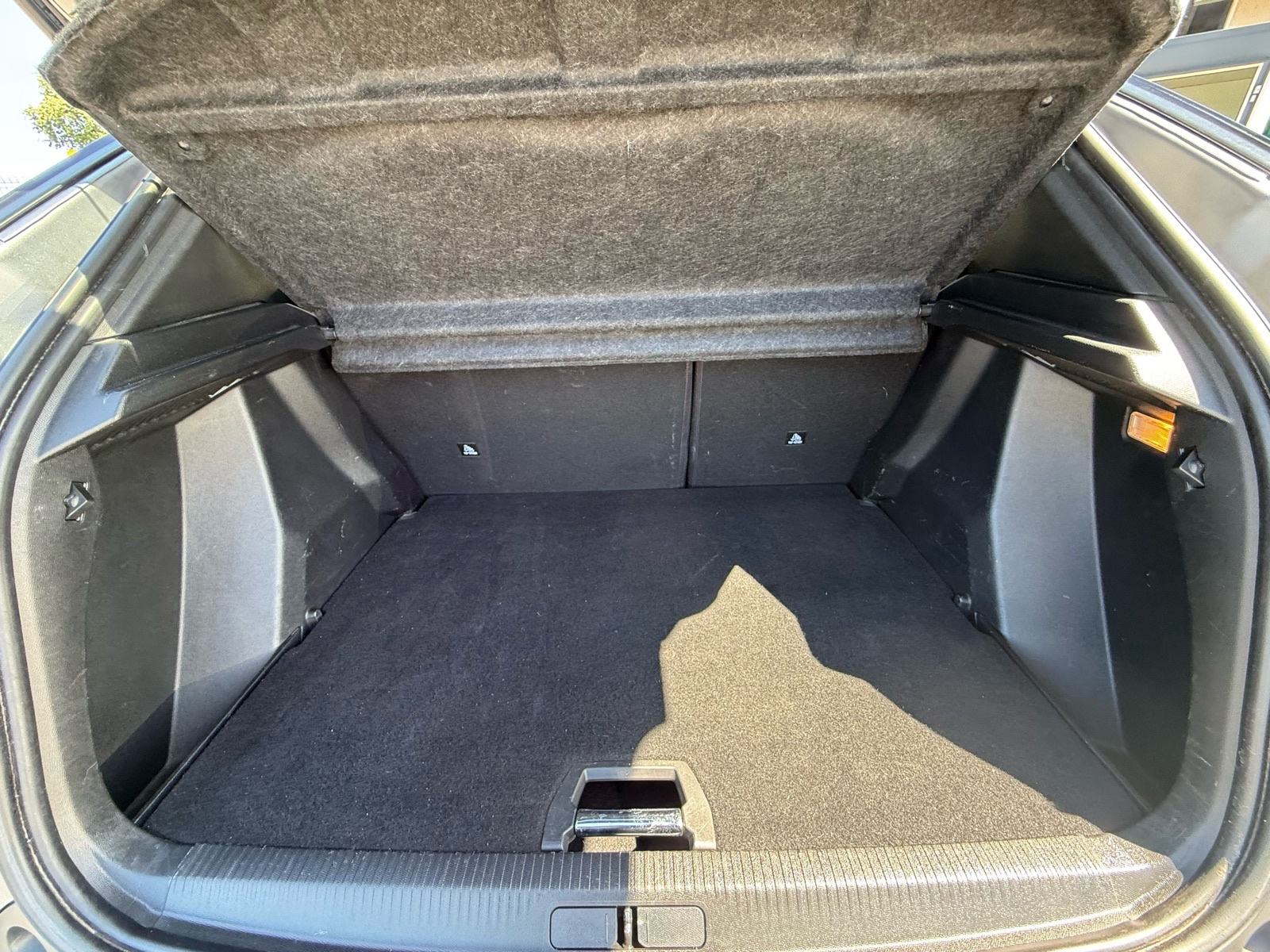 Peugeot 2008 1.5 BlueHDi Allure | 2021. | 134tkm | G1 Jamstvo | PDV, fotografija 13