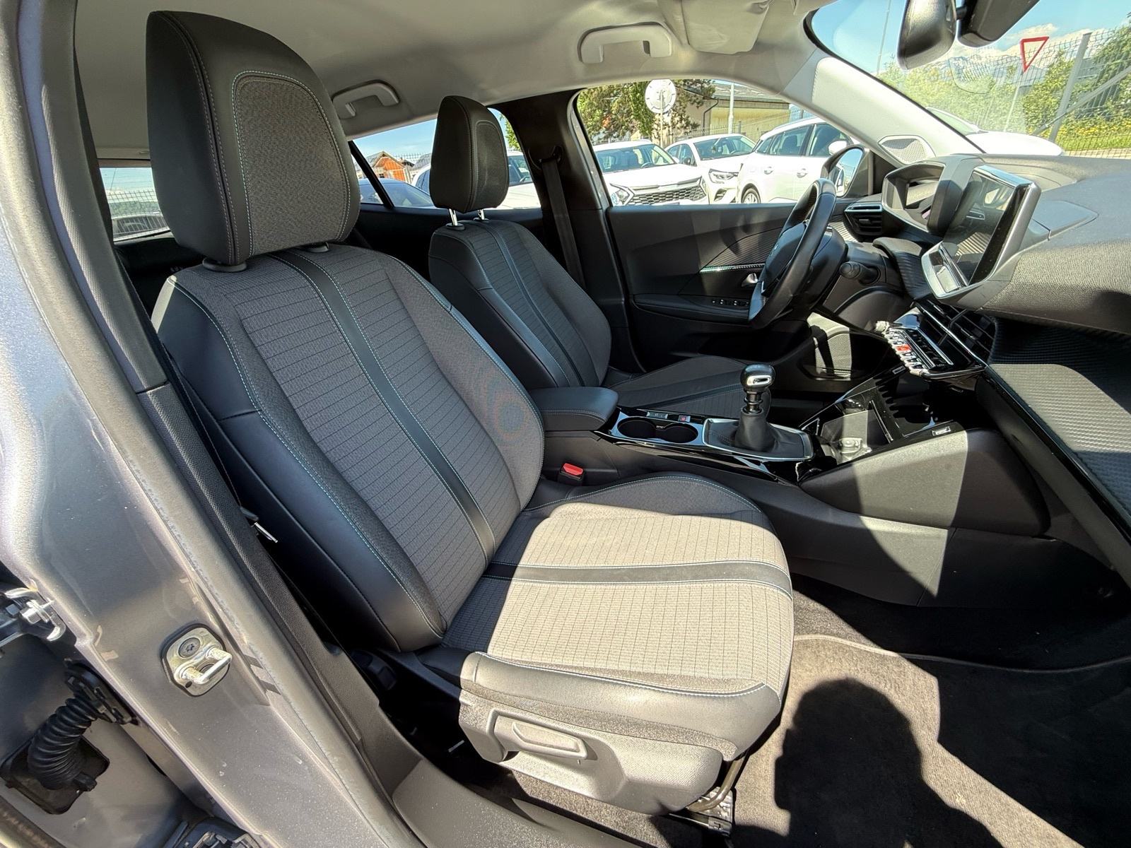 Peugeot 2008 1.5 BlueHDi Allure | 2021. | 134tkm | G1 Jamstvo | PDV, fotografija 11