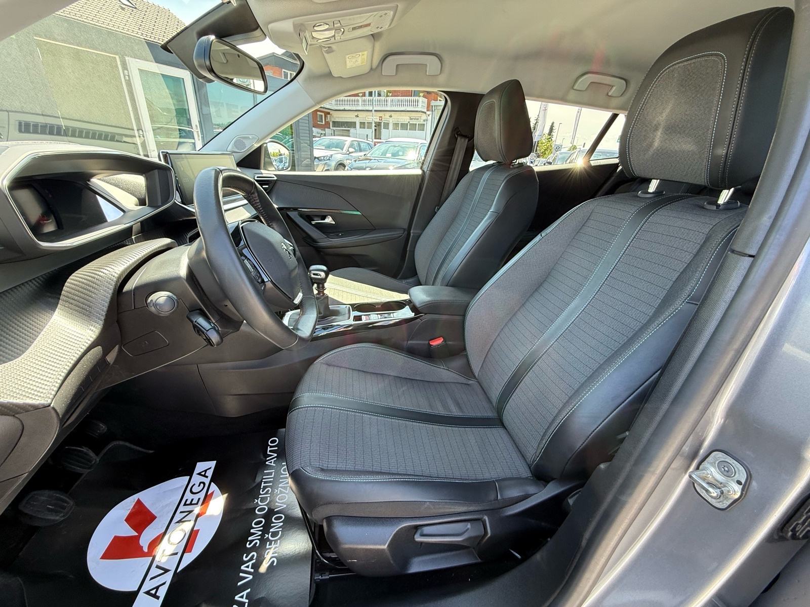 Peugeot 2008 1.5 BlueHDi Allure | 2021. | 134tkm | G1 Jamstvo | PDV, fotografija 9