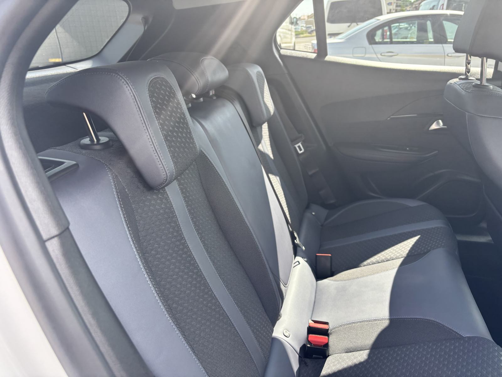 Peugeot 2008 1,5 BlueHDI ALLURE i-cocpit, fotografija 16