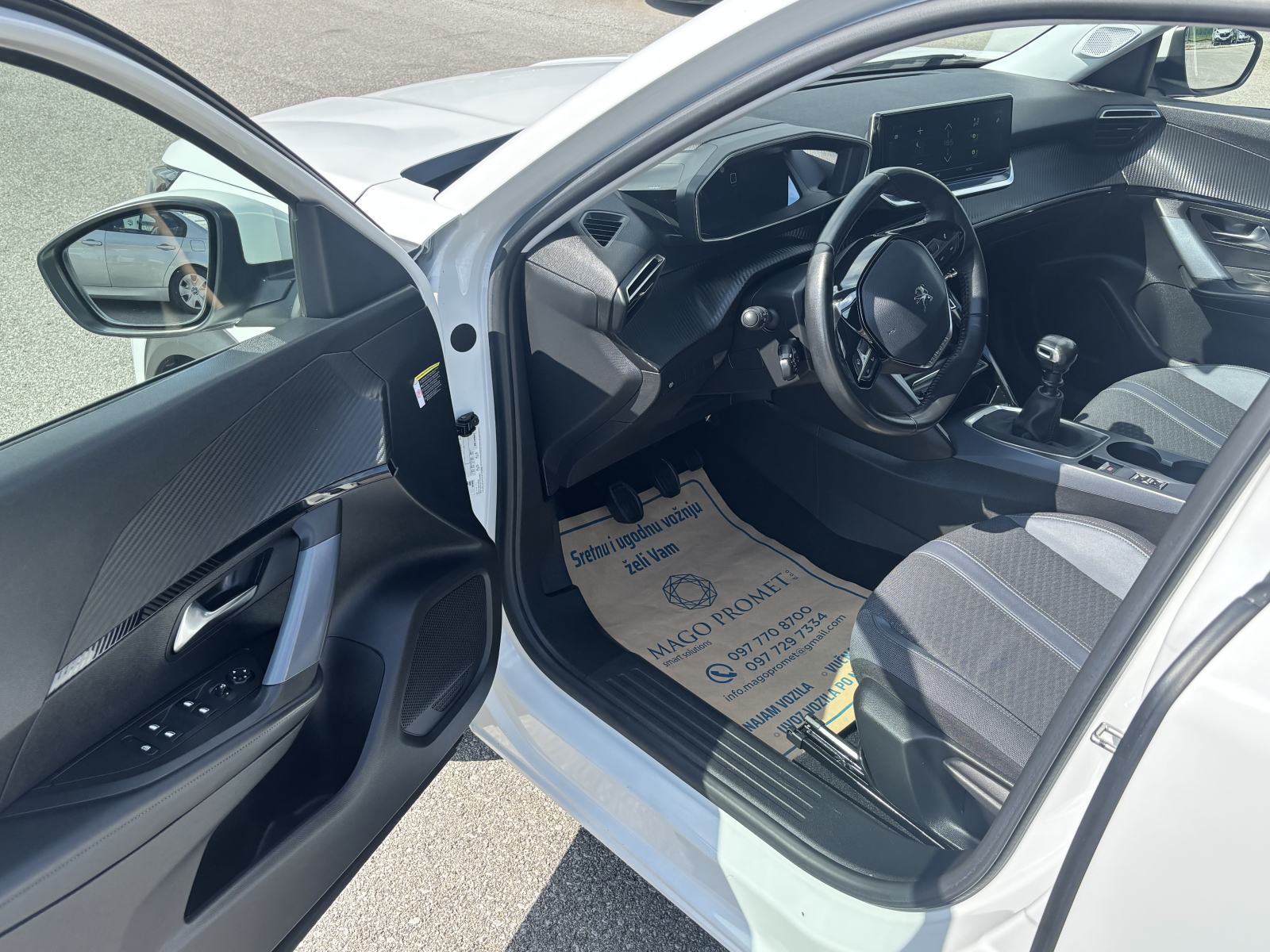 Peugeot 2008 1,5 BlueHDI ALLURE i-cocpit, fotografija 10