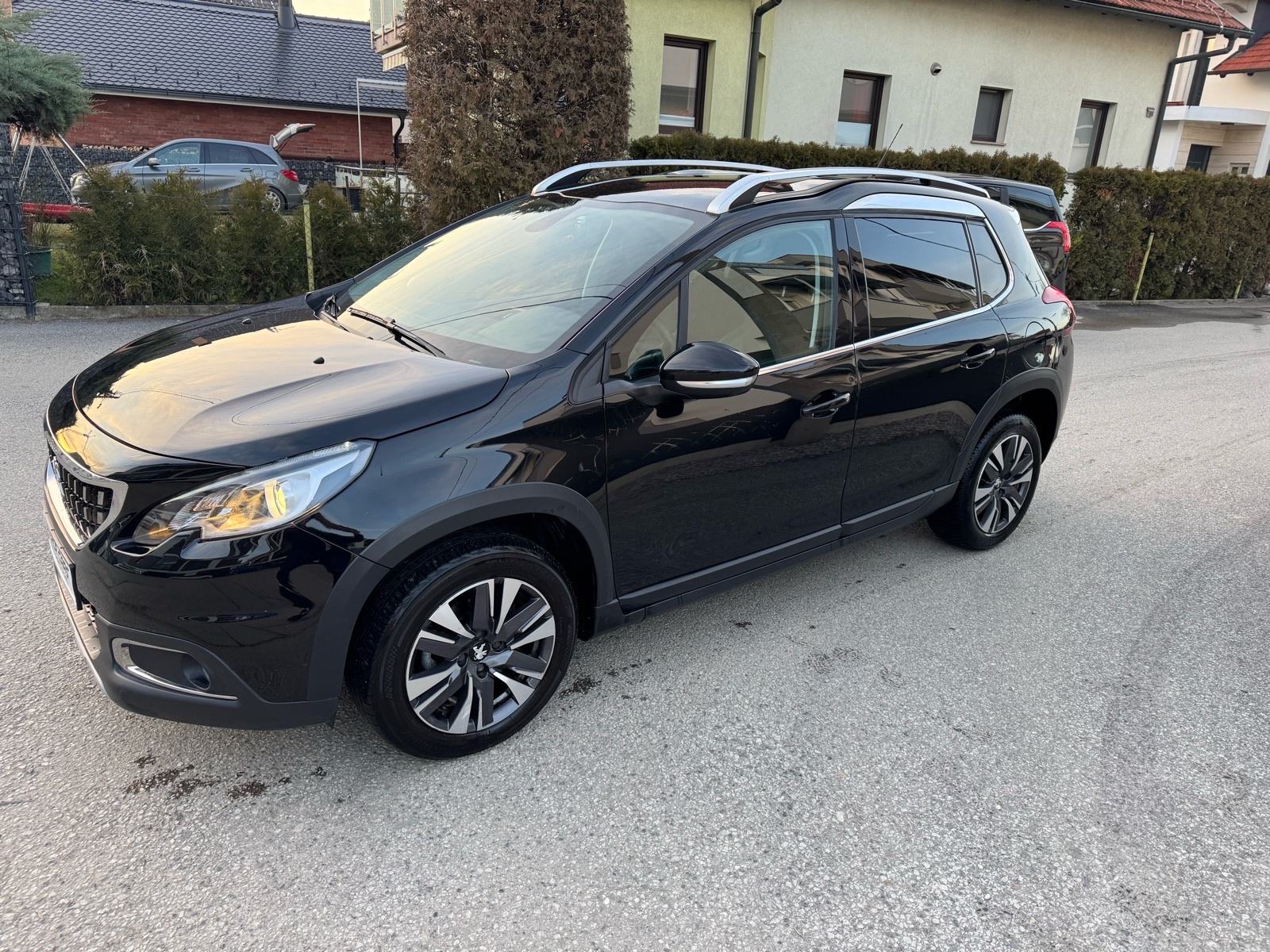 Peugeot 2008 1,5 BlueHDI allure, fotografija 2