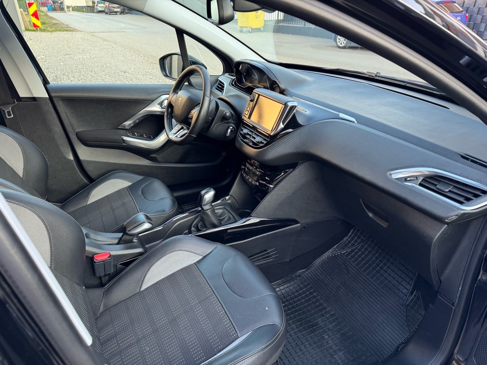 Peugeot 2008 1,5 BlueHDI allure, fotografija 9