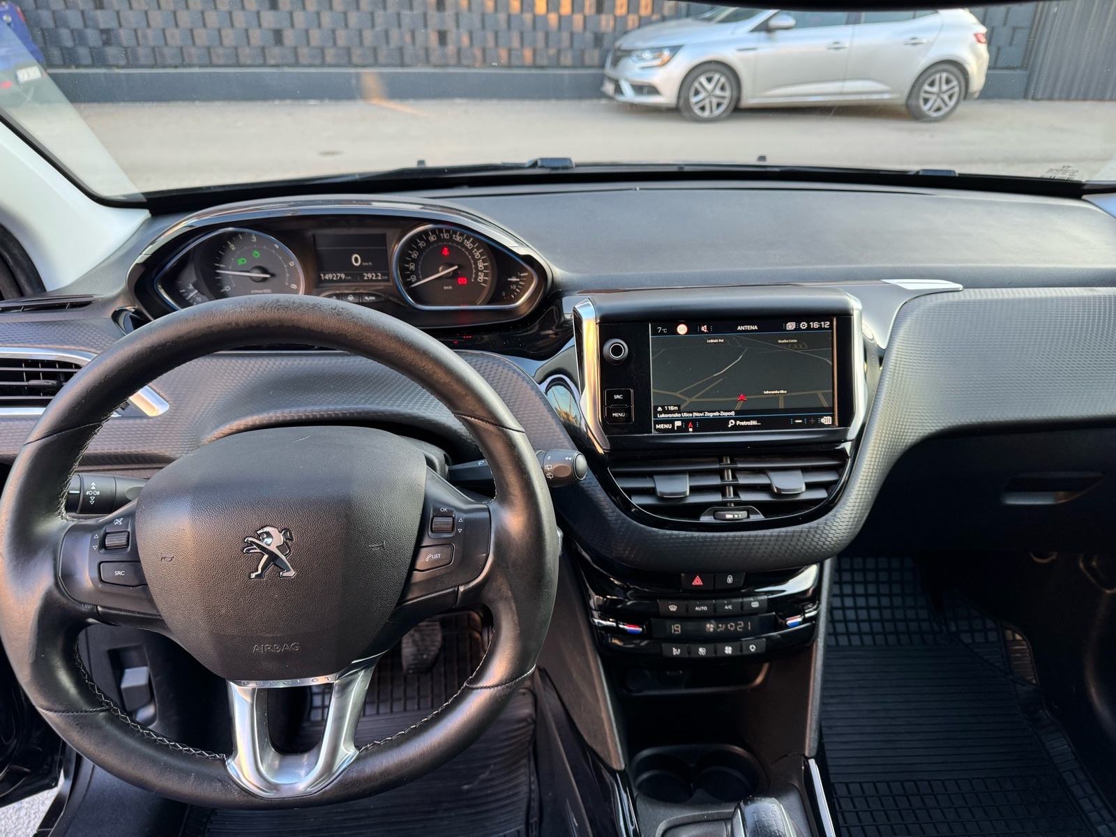Peugeot 2008 1,5 BlueHDI allure, fotografija 12