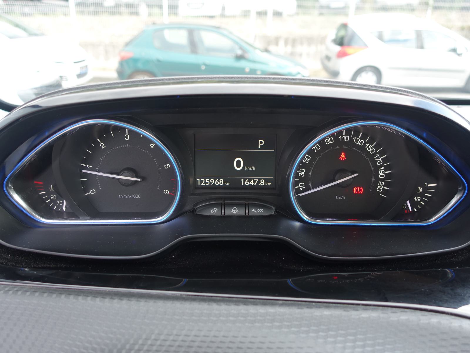 Peugeot 2008 Allure 1,5 HDI 120 EAT6 Automatik /JAMSTVO + REGISTRACIJA, fotografija 16
