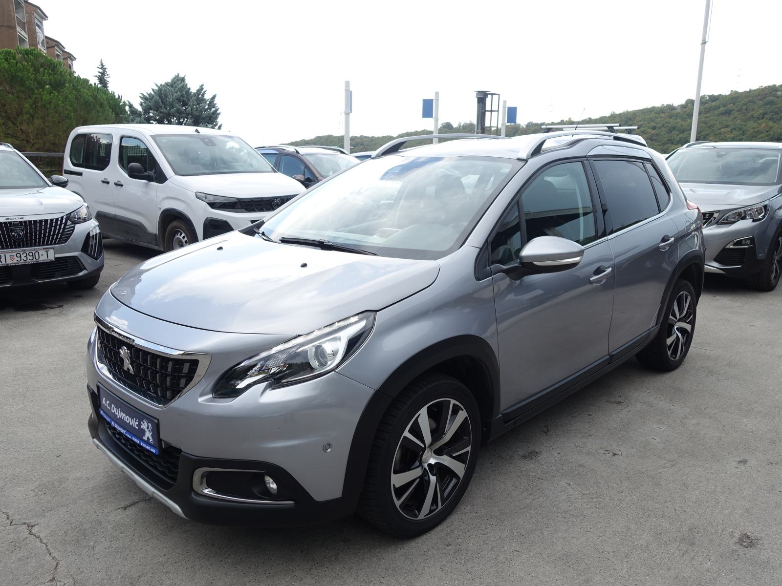 Peugeot 2008 Allure 1,5 HDI 120 EAT6 Automatik /JAMSTVO + REGISTRACIJA, fotografija 7
