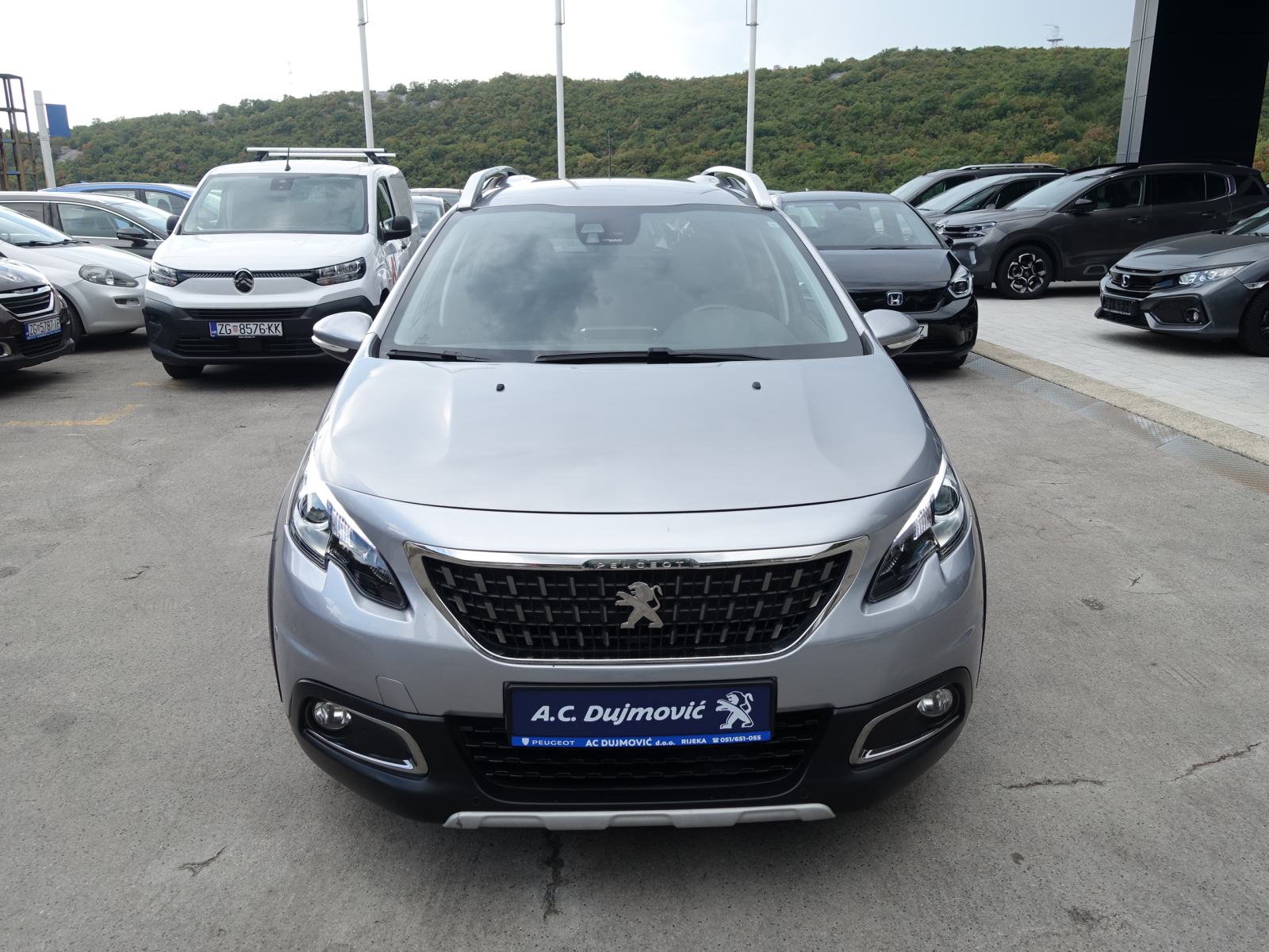Peugeot 2008 Allure 1,5 HDI 120 EAT6 Automatik /JAMSTVO + REGISTRACIJA, fotografija 8