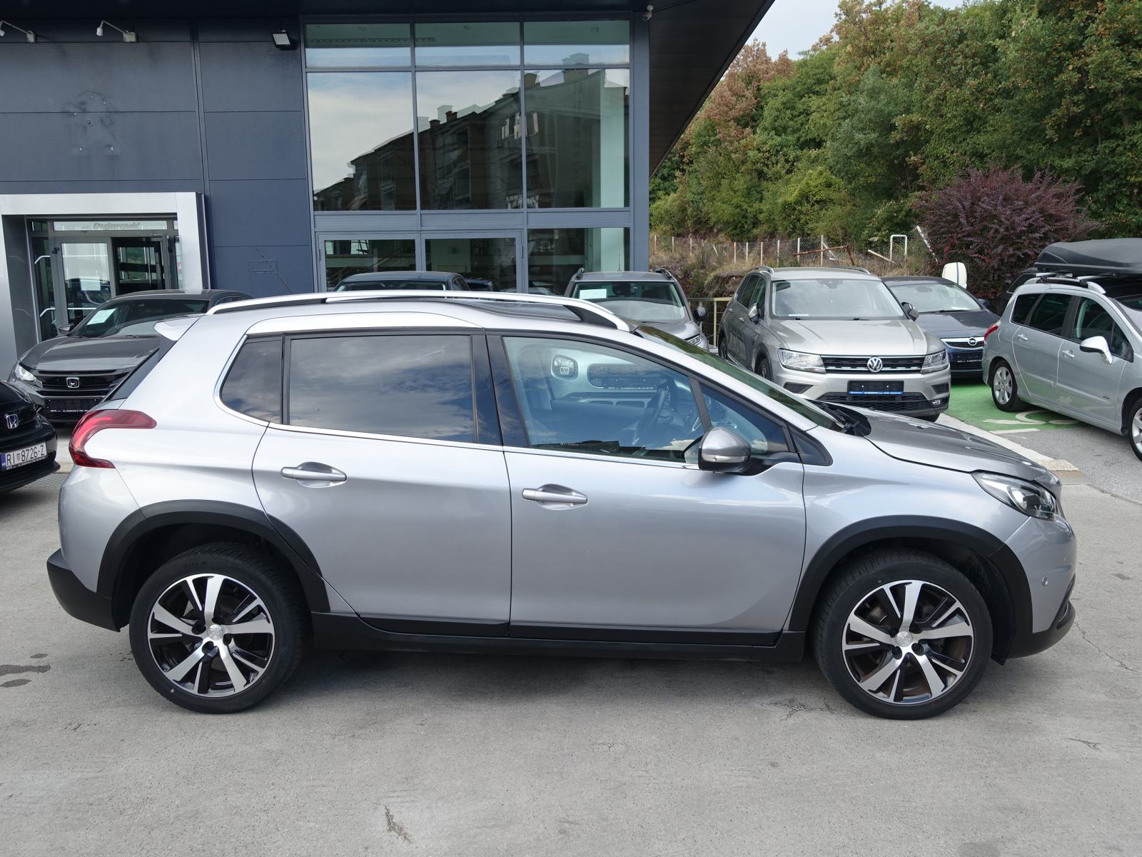 Peugeot 2008 Allure 1,5 HDI 120 EAT6 Automatik /JAMSTVO + REGISTRACIJA, fotografija 2