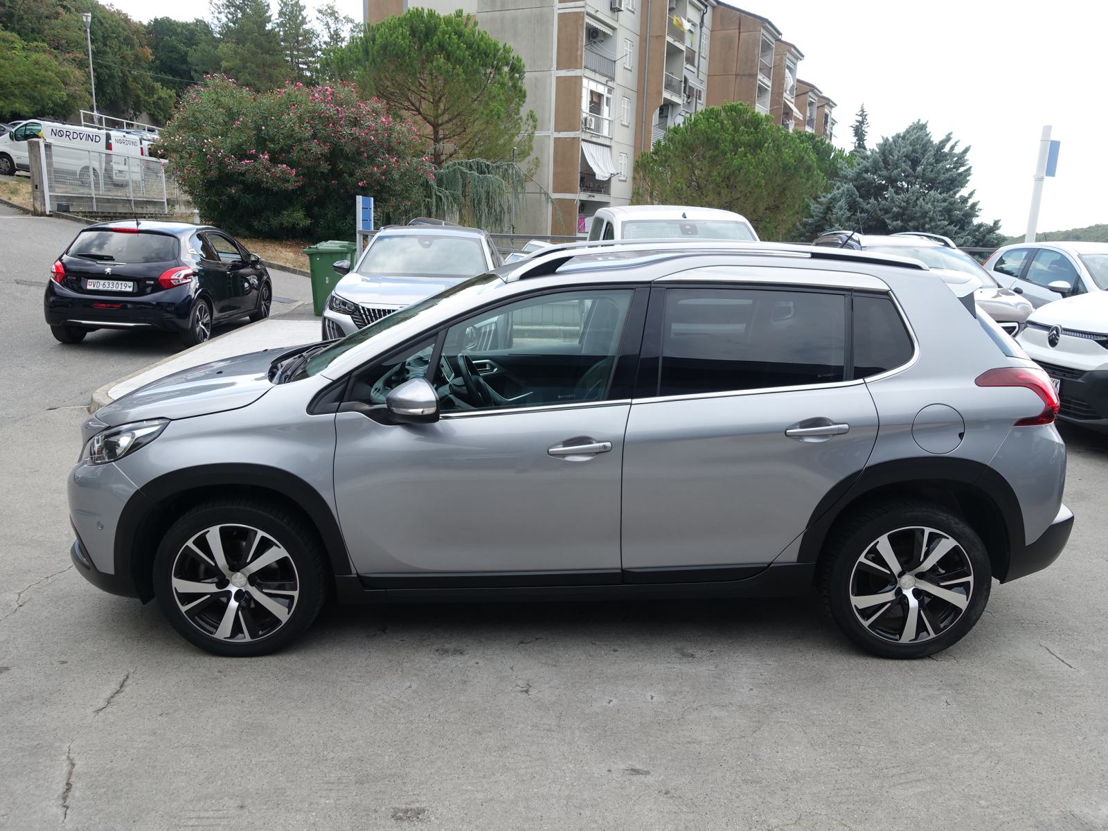 Peugeot 2008 Allure 1,5 HDI 120 EAT6 Automatik /JAMSTVO + REGISTRACIJA, fotografija 6