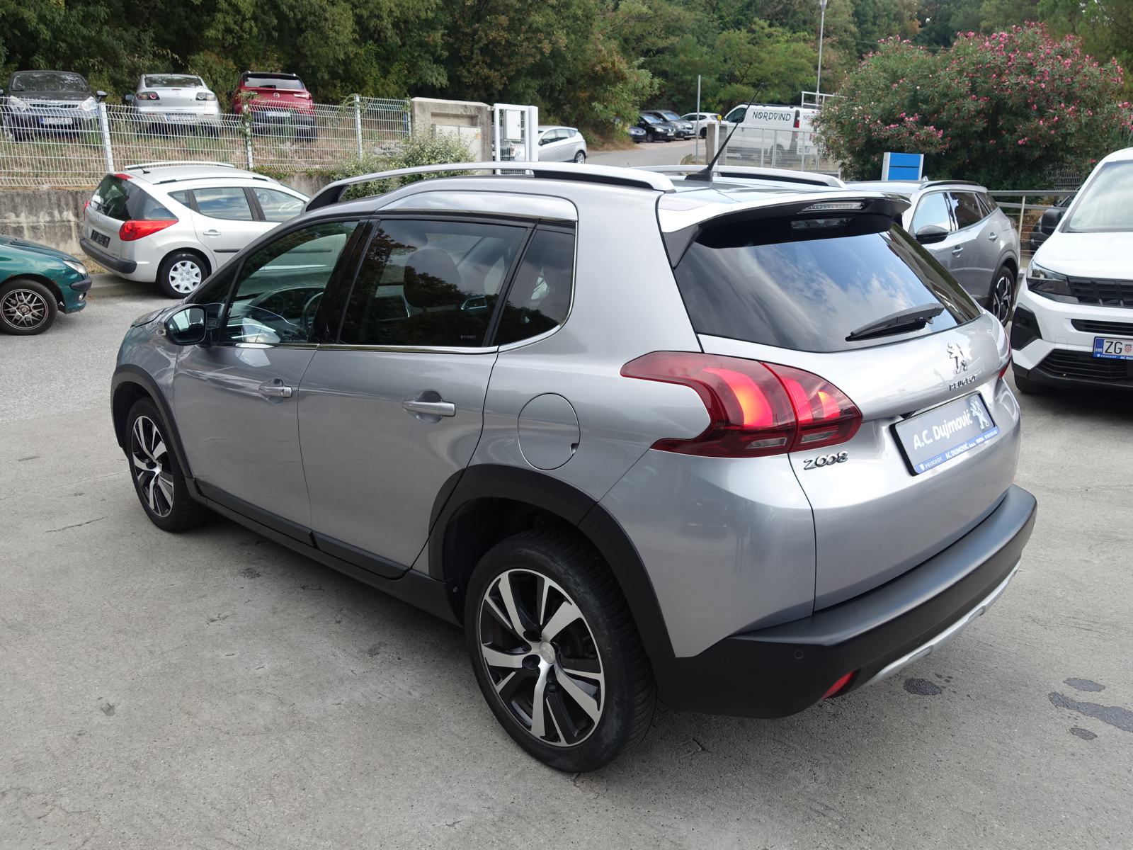 Peugeot 2008 Allure 1,5 HDI 120 EAT6 Automatik /JAMSTVO + REGISTRACIJA, fotografija 5
