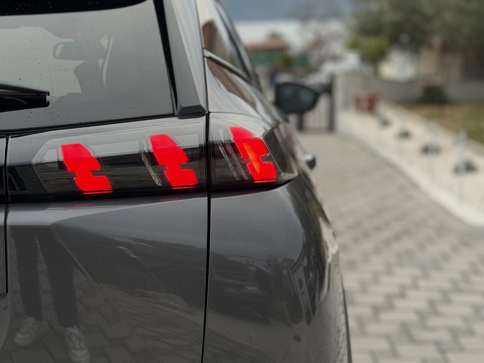 Peugeot 2008 1,5 BlueHDI~Automatik~Navi~Virtual~Led~Kamera~Servisna~, fotografija 12