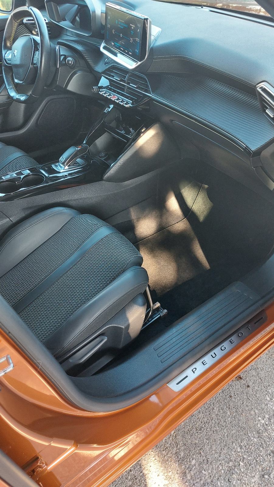 Peugeot 2008 1,5 BlueHDI GT LINE AUTOMATIK, fotografija 10