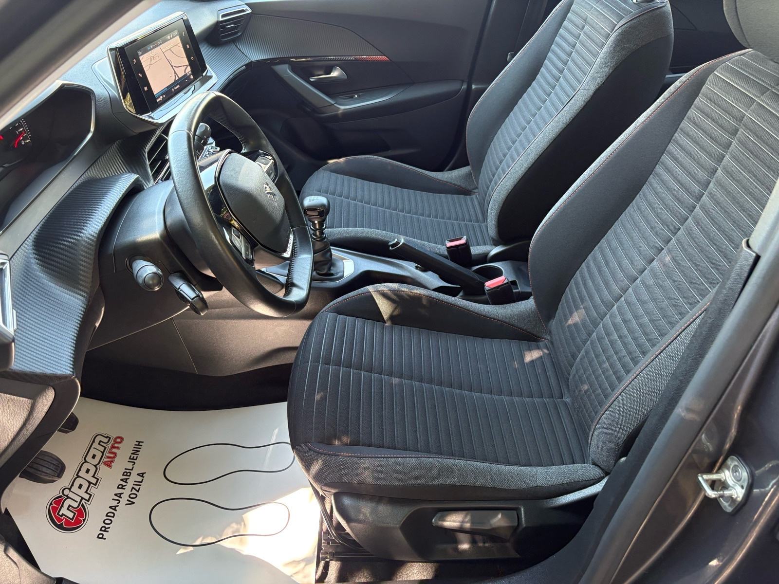 Peugeot 2008 1,5 BlueHDI NAVI - KLIMA - LEASING RATA 204 €, fotografija 12