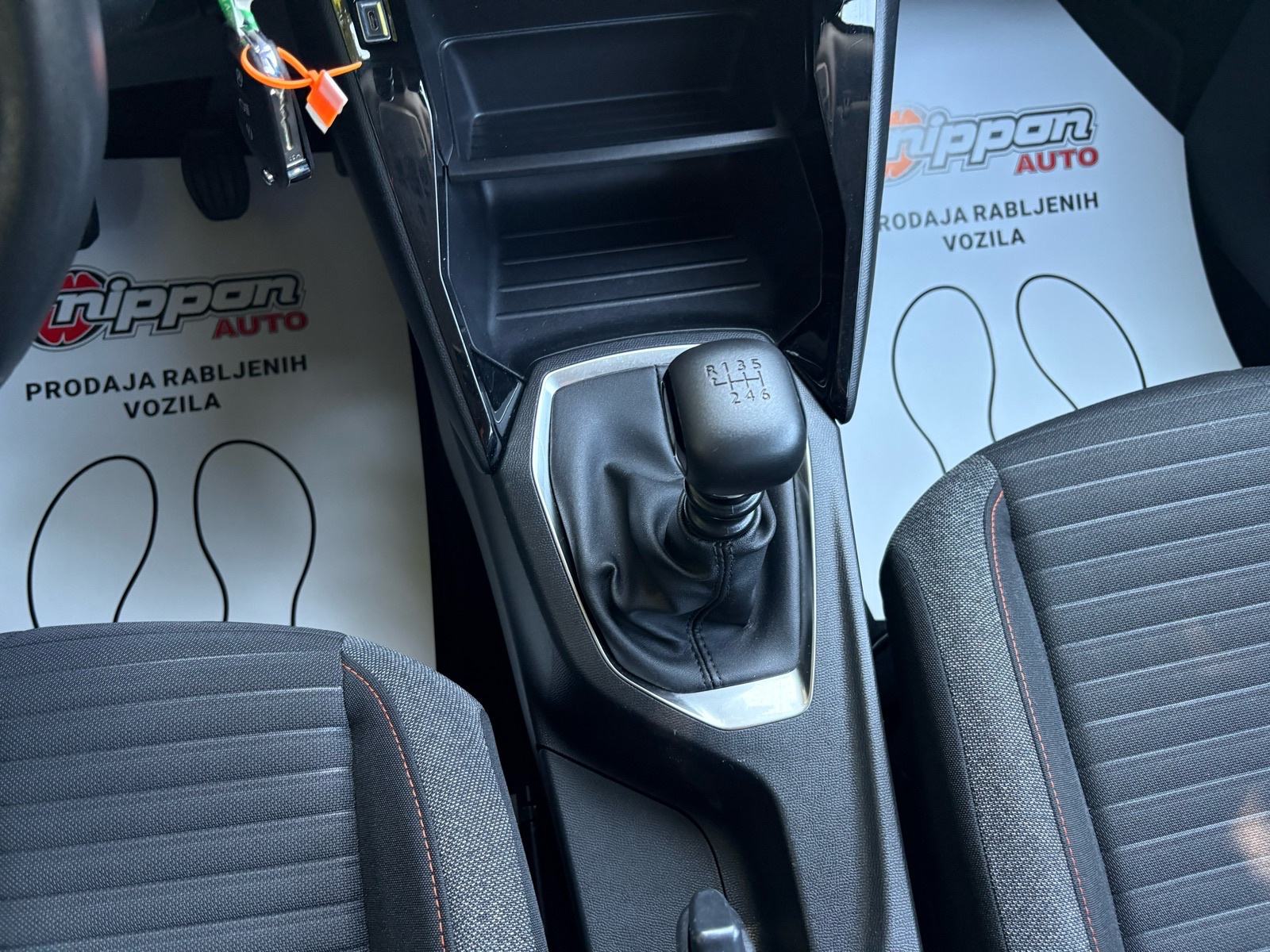 Peugeot 2008 1,5 BlueHDI NAVI - KLIMA - LEASING RATA 204 €, fotografija 17