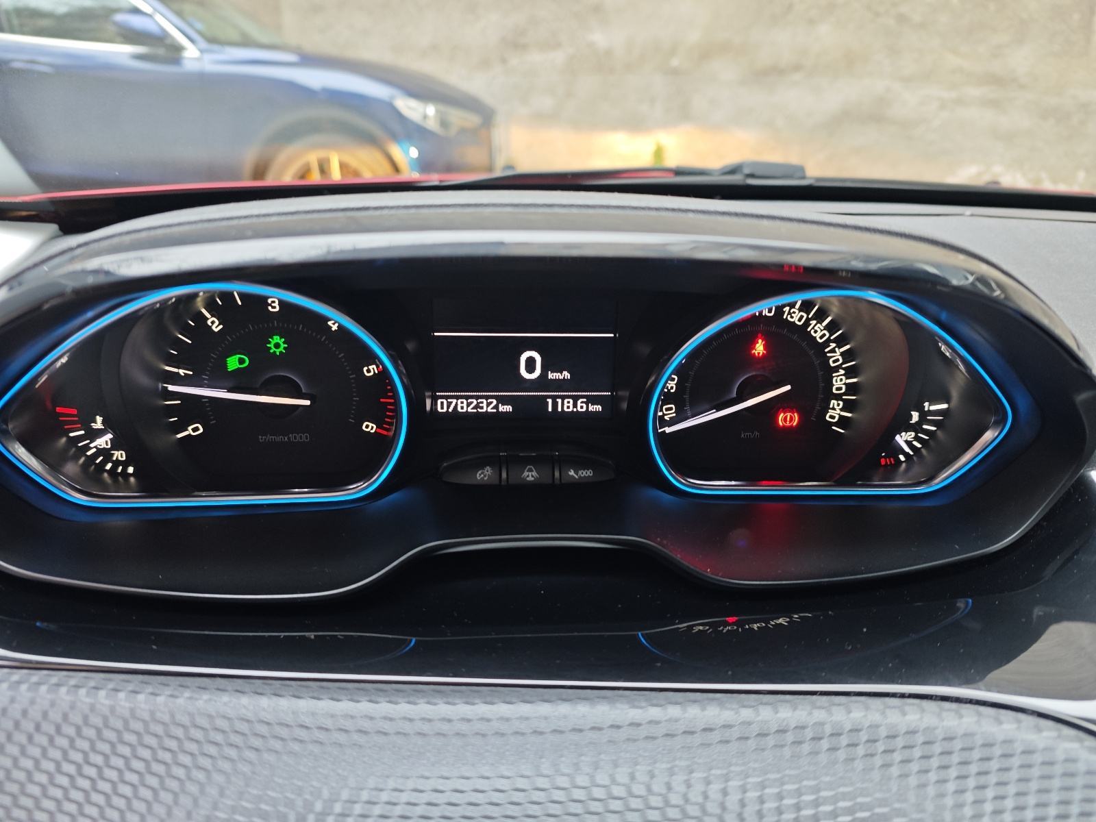 Peugeot 2008 1,5 BlueHDI-off, fotografija 13