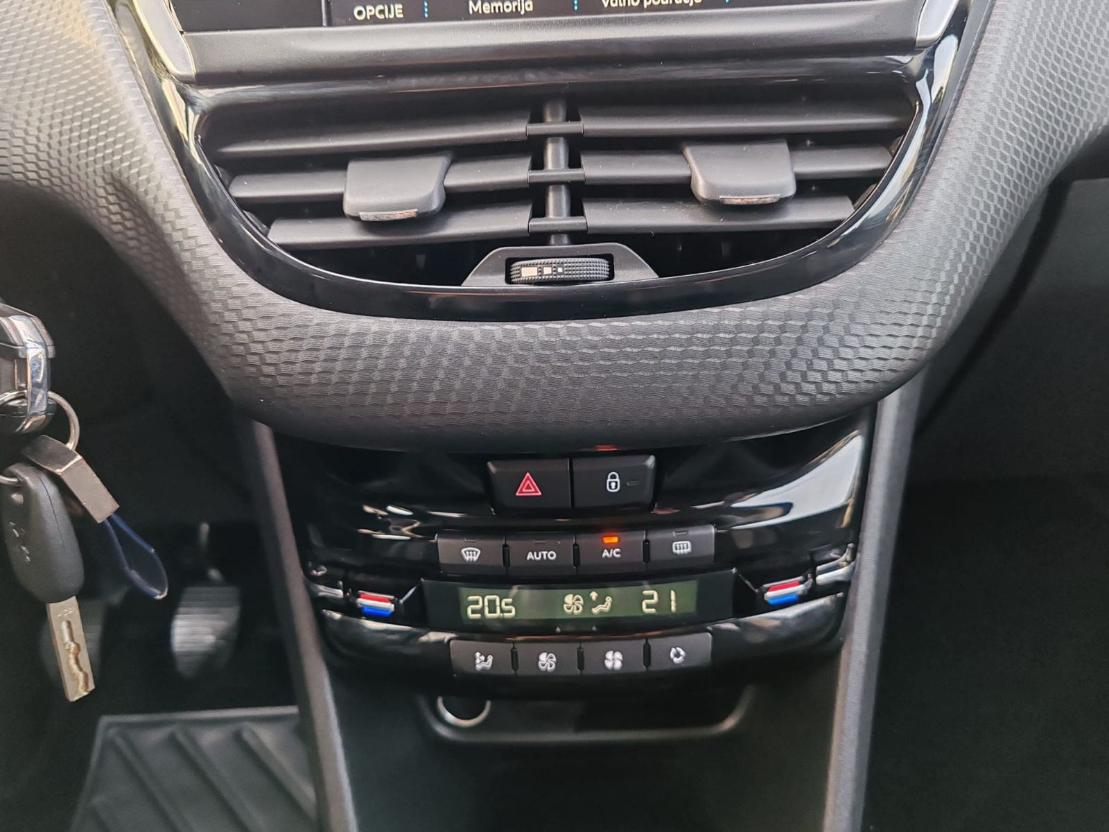 Peugeot 2008 1,5 BlueHDI. 2019 god, Servisna knjiga, Veliki servis, fotografija 12
