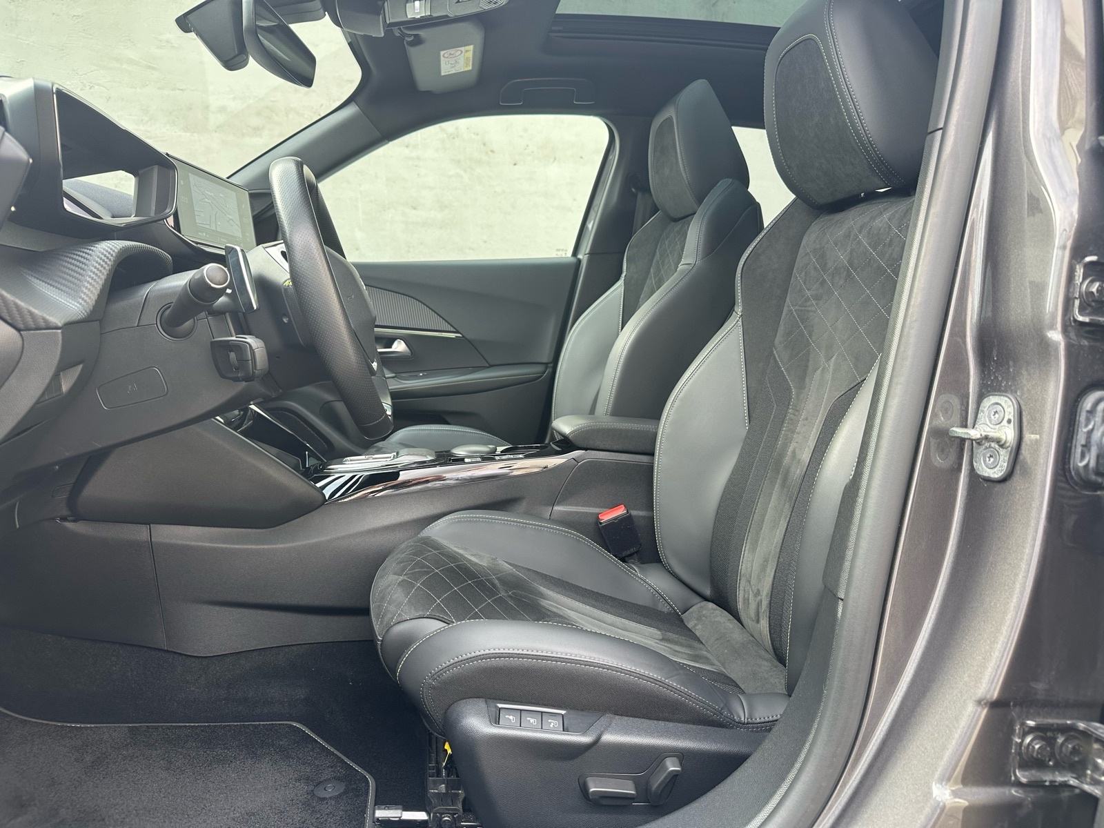 Peugeot 2008 1,5 GT **PANO*360 KAMERA*GRIJANJE SJEDALA*KEY LESS**, fotografija 9